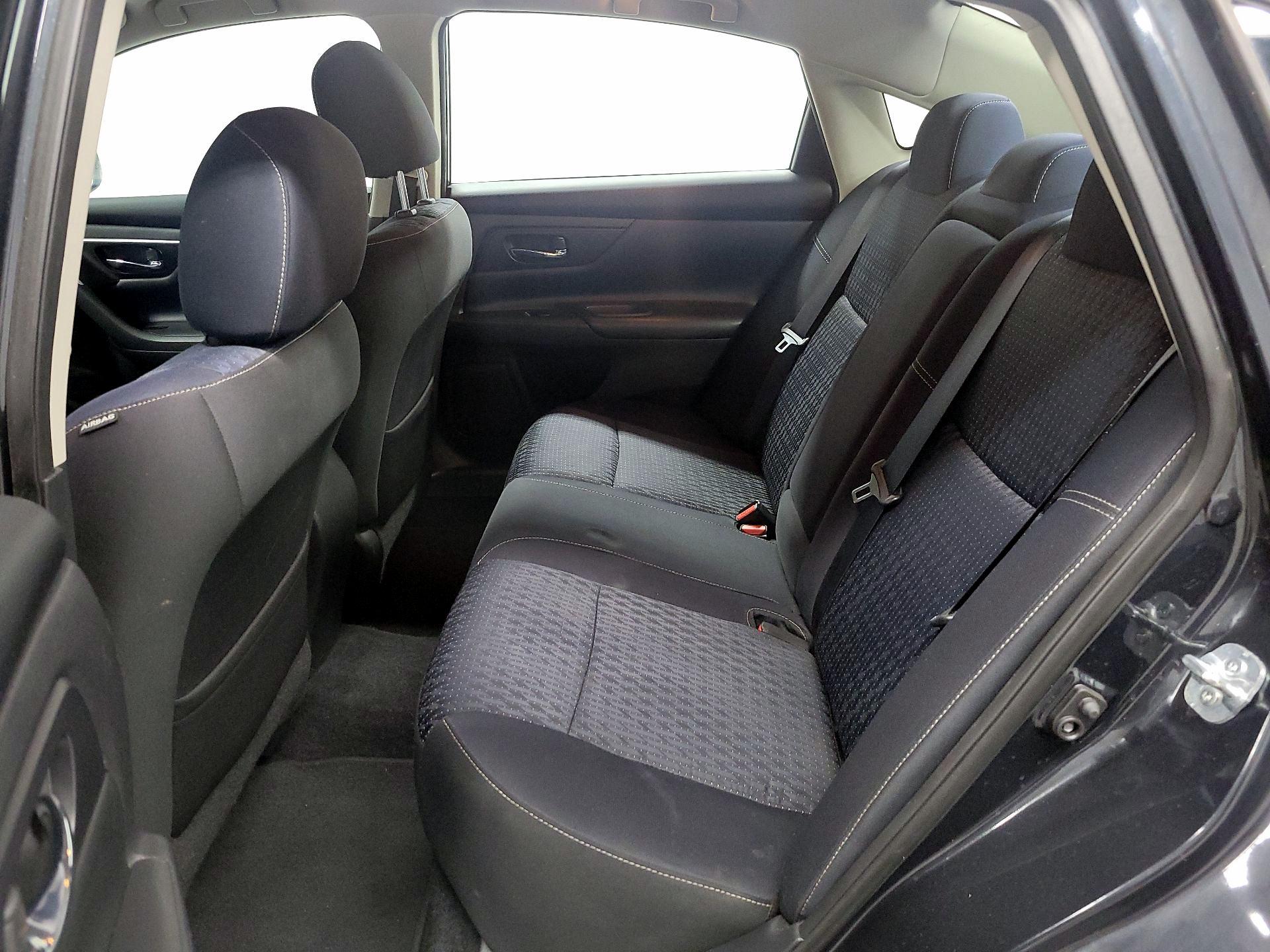 Thumbnail: 2016 Nissan Altima - 19