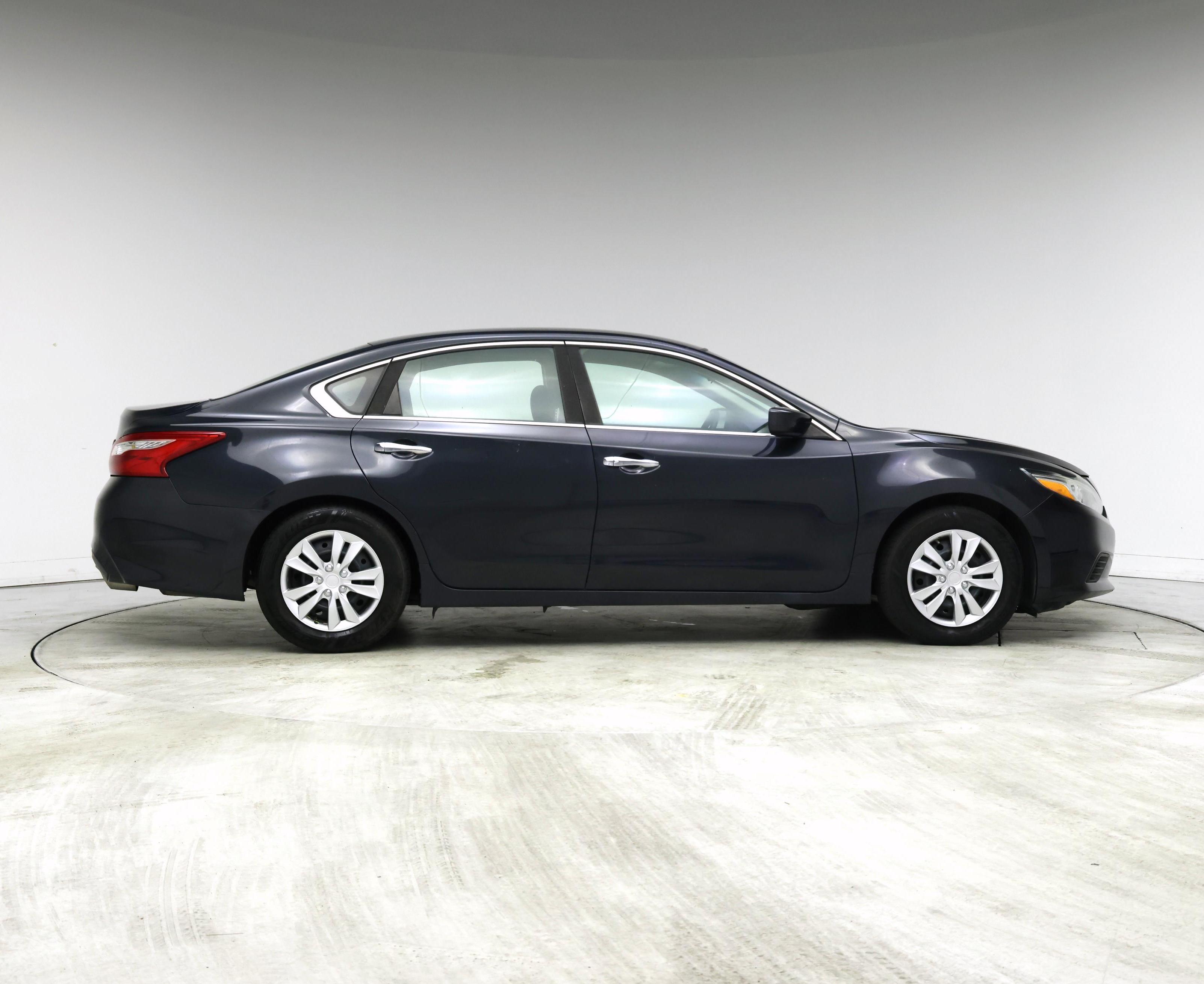 Thumbnail: 2016 Nissan Altima - 7