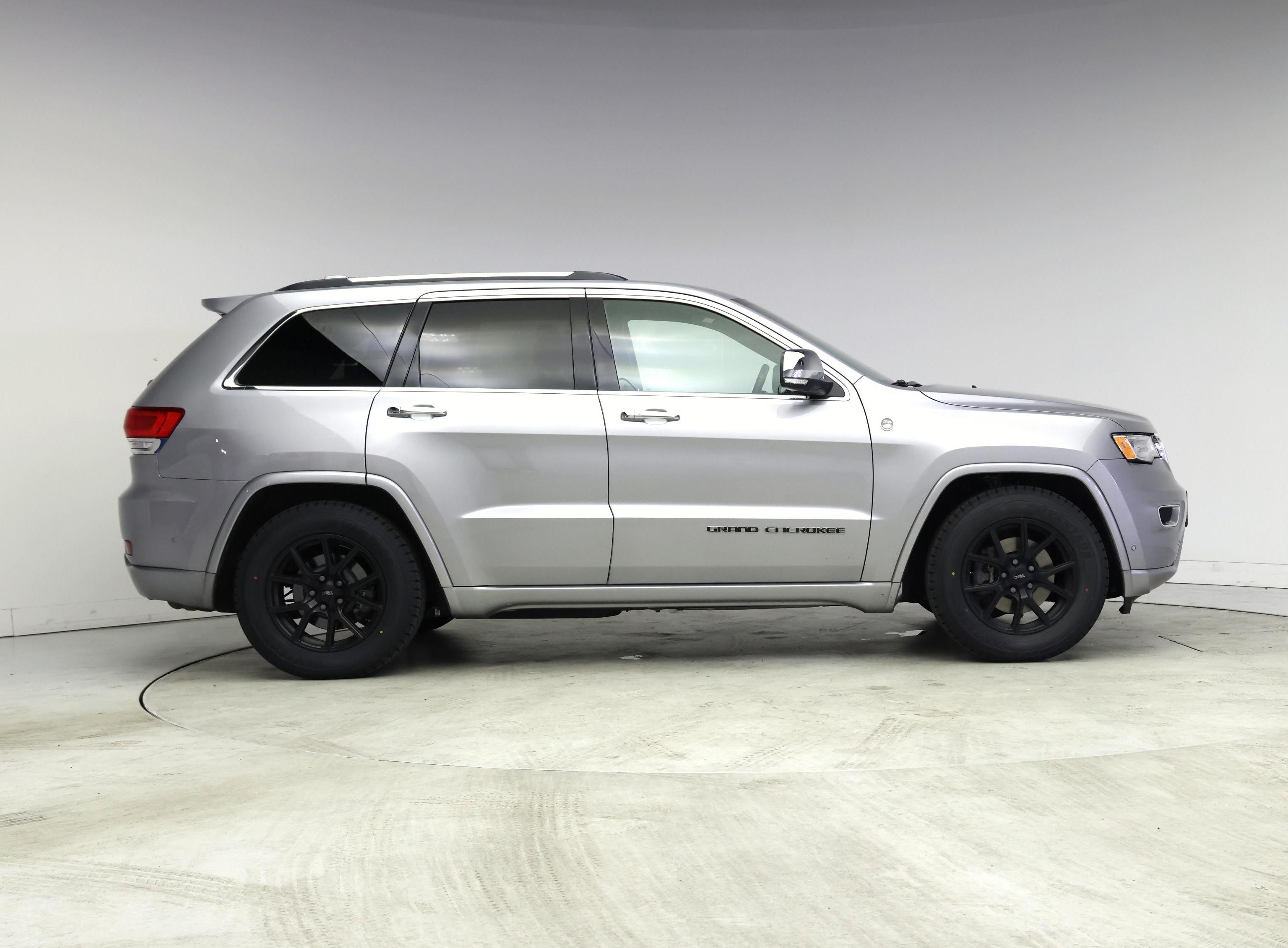 Thumbnail: 2017 Jeep Grand Cherokee - 7