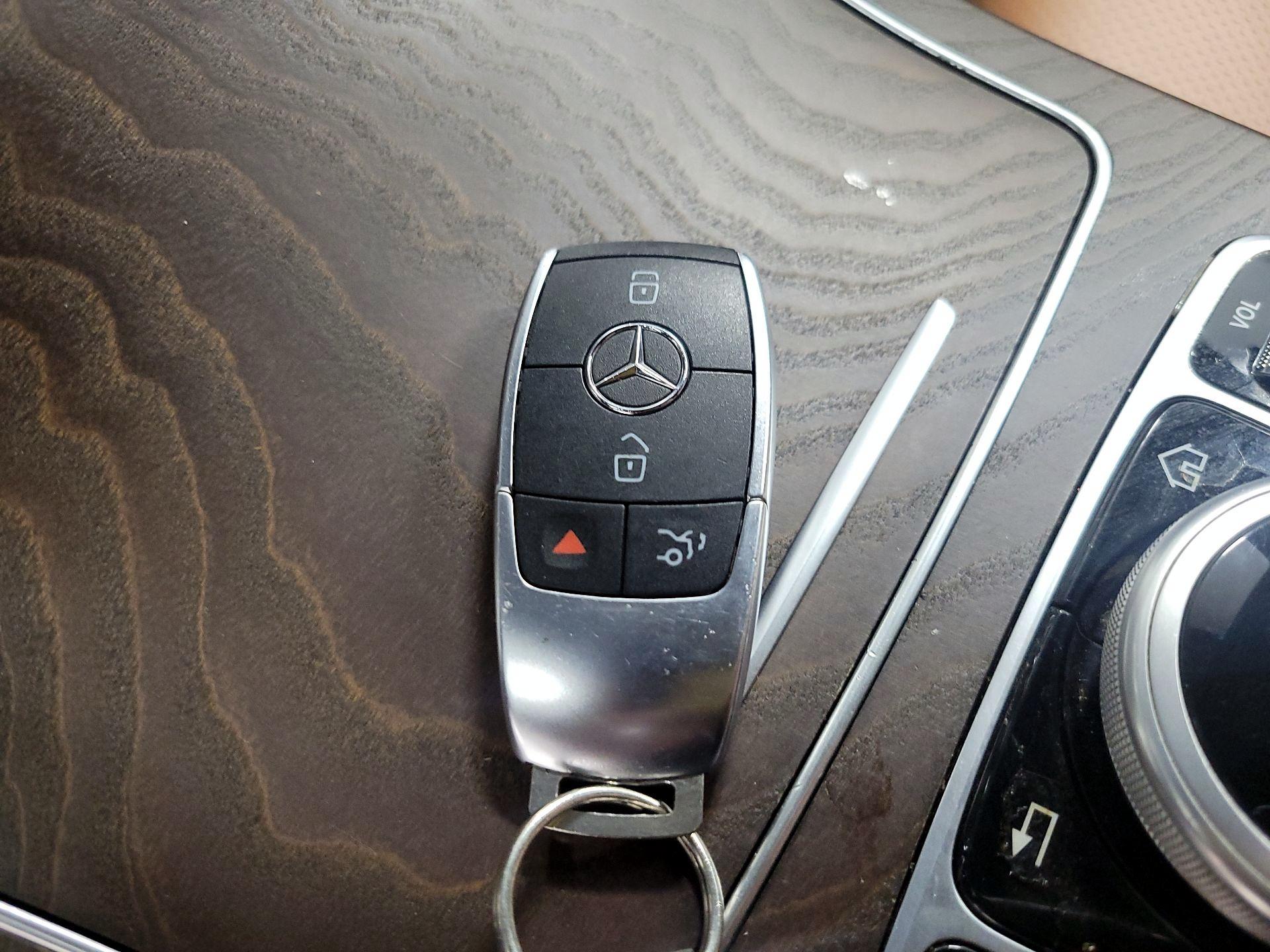 Thumbnail: 2020 Mercedes-Benz C-Class - 20