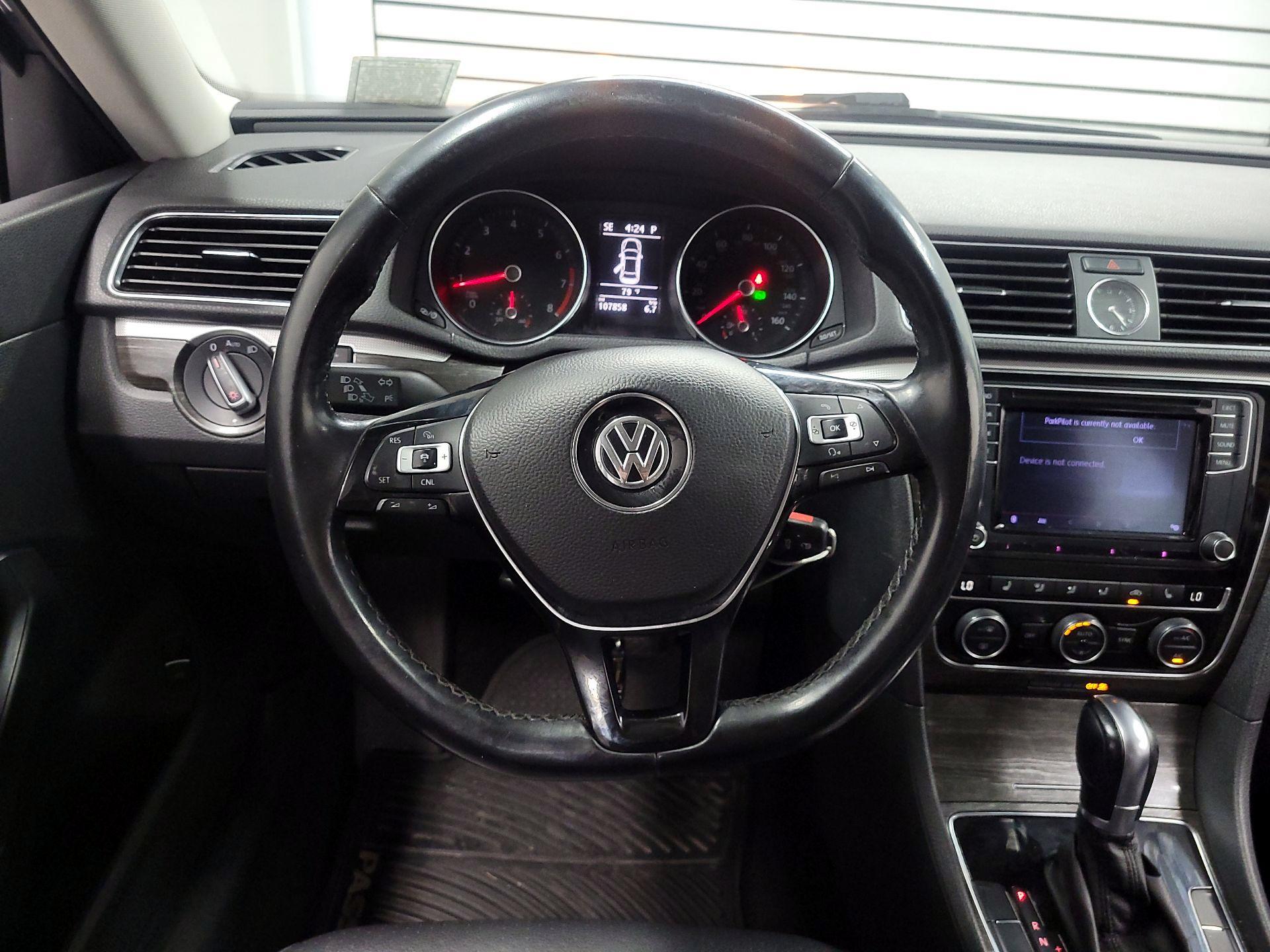 Thumbnail: 2016 Volkswagen Passat - 10