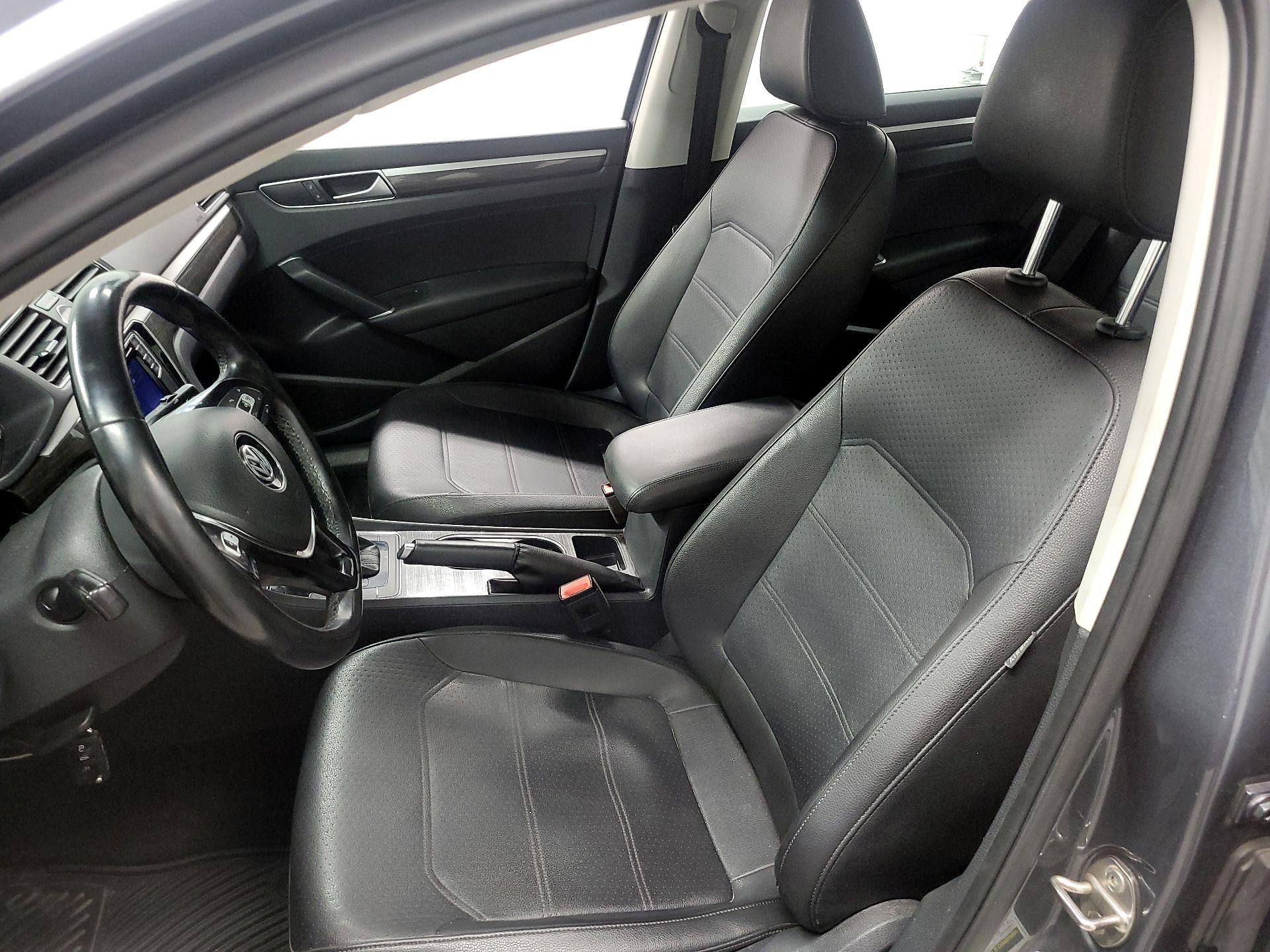 Thumbnail: 2016 Volkswagen Passat - 11