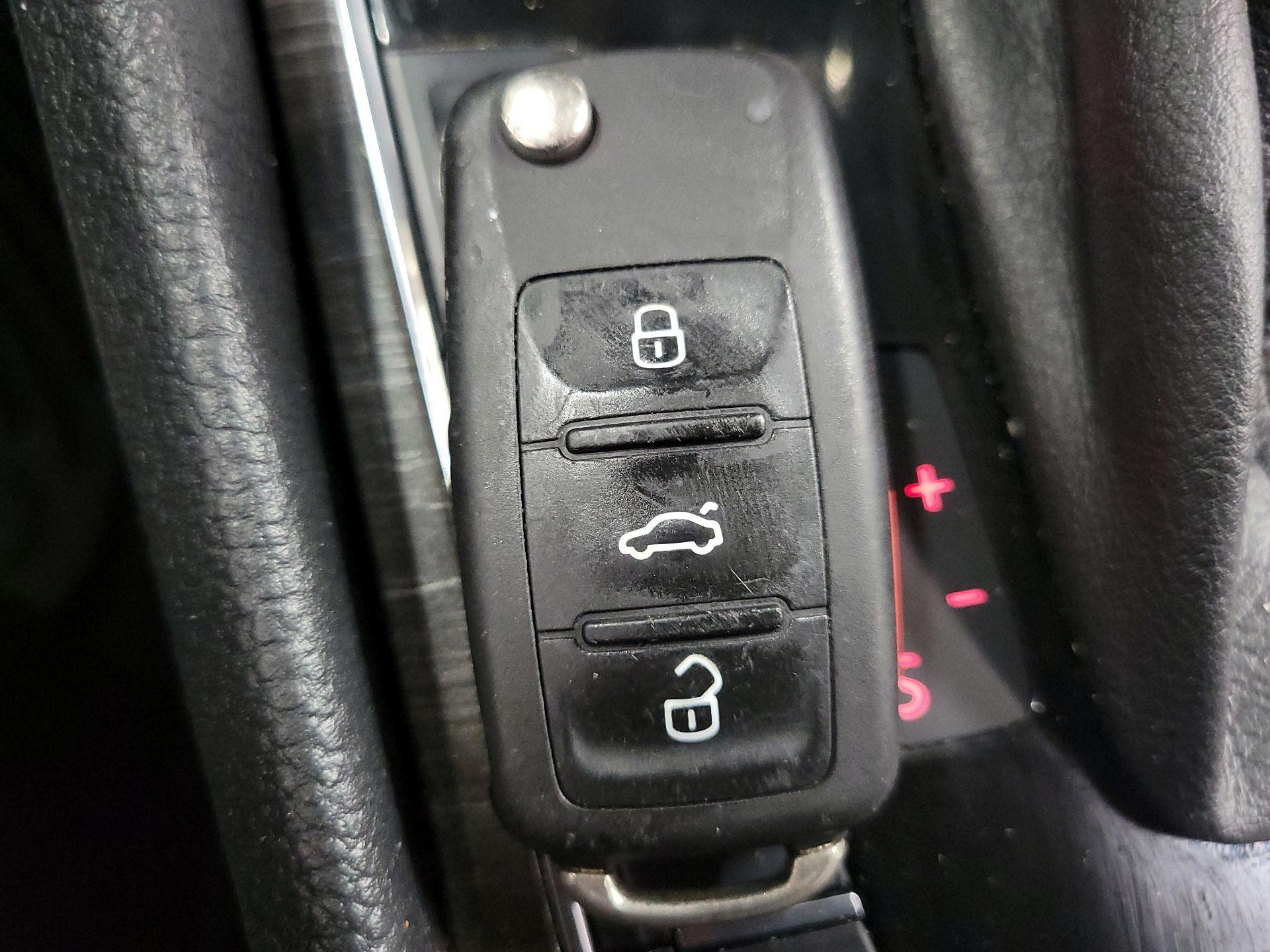 Thumbnail: 2016 Volkswagen Passat - 19