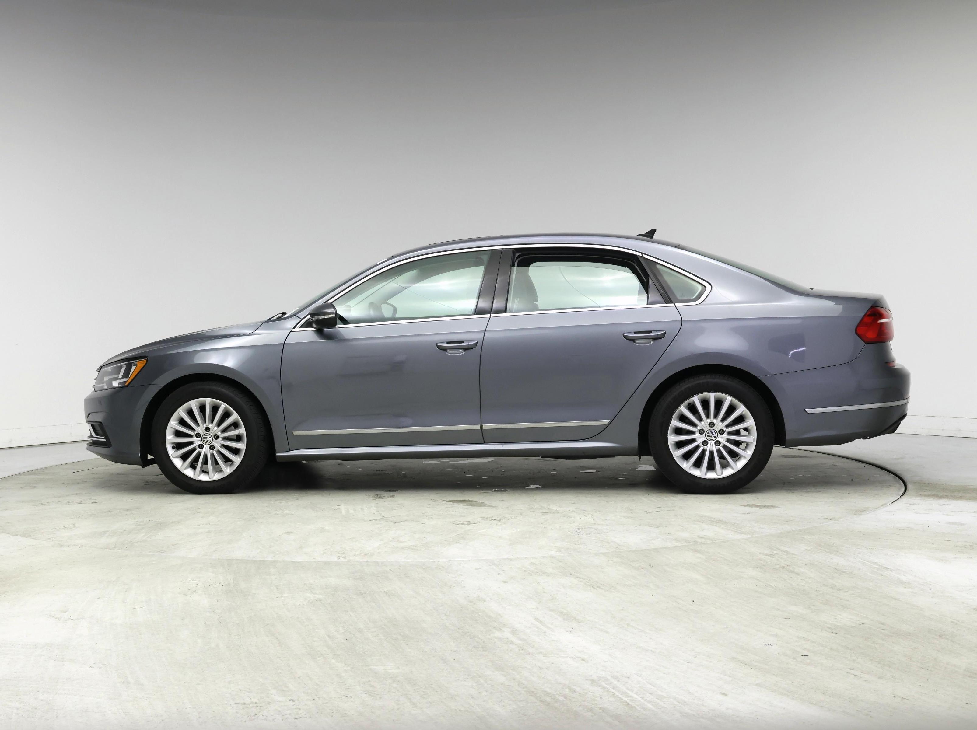 Thumbnail: 2016 Volkswagen Passat - 3