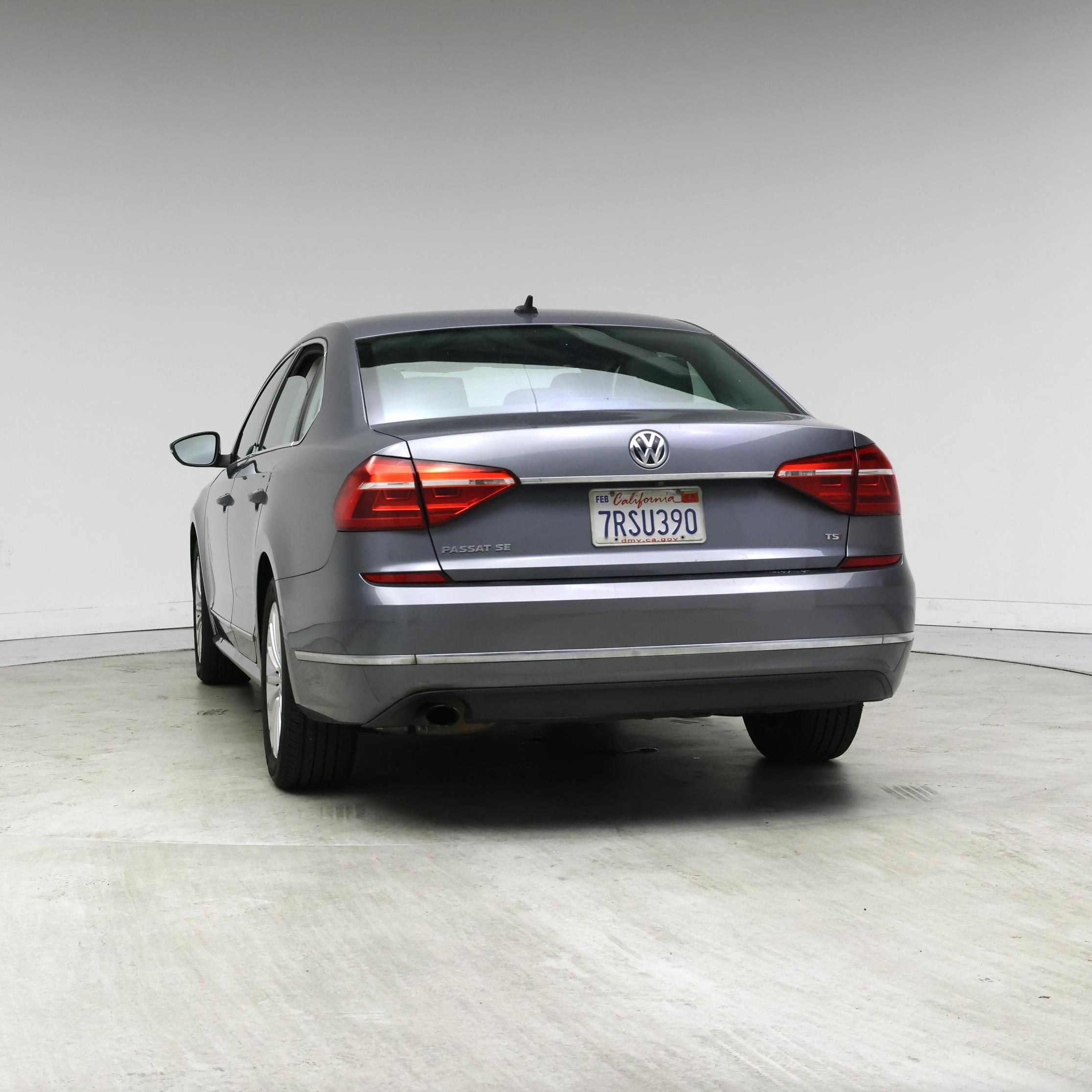 Thumbnail: 2016 Volkswagen Passat - 6