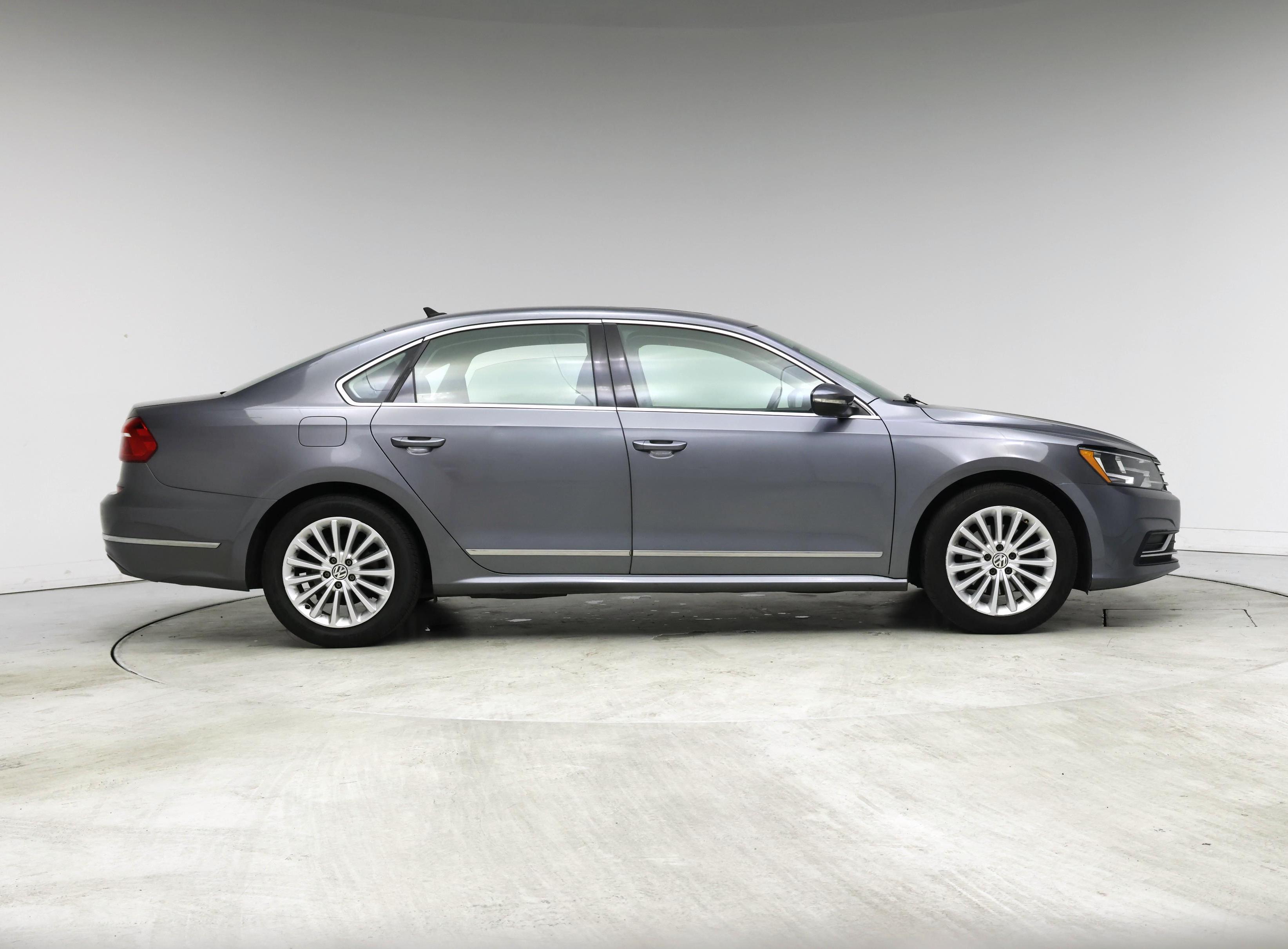 Thumbnail: 2016 Volkswagen Passat - 7