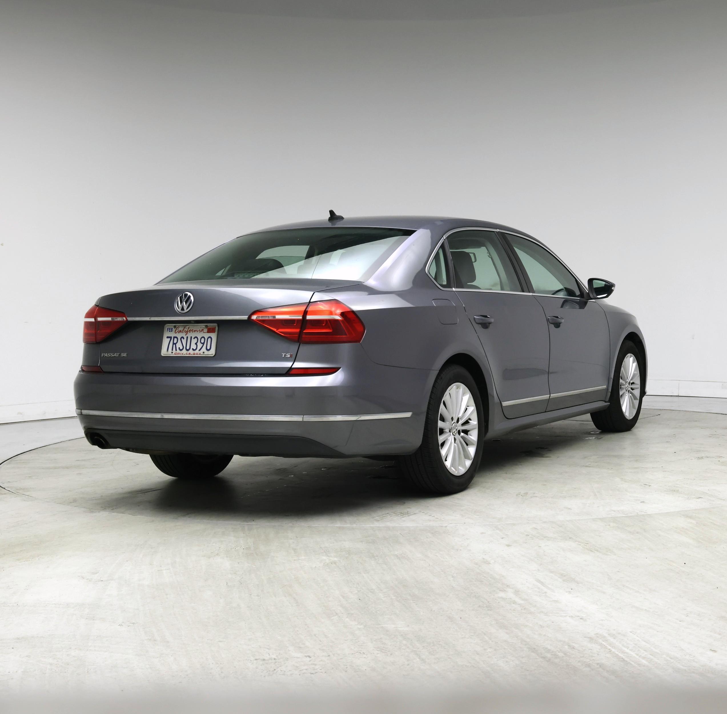 Thumbnail: 2016 Volkswagen Passat - 8