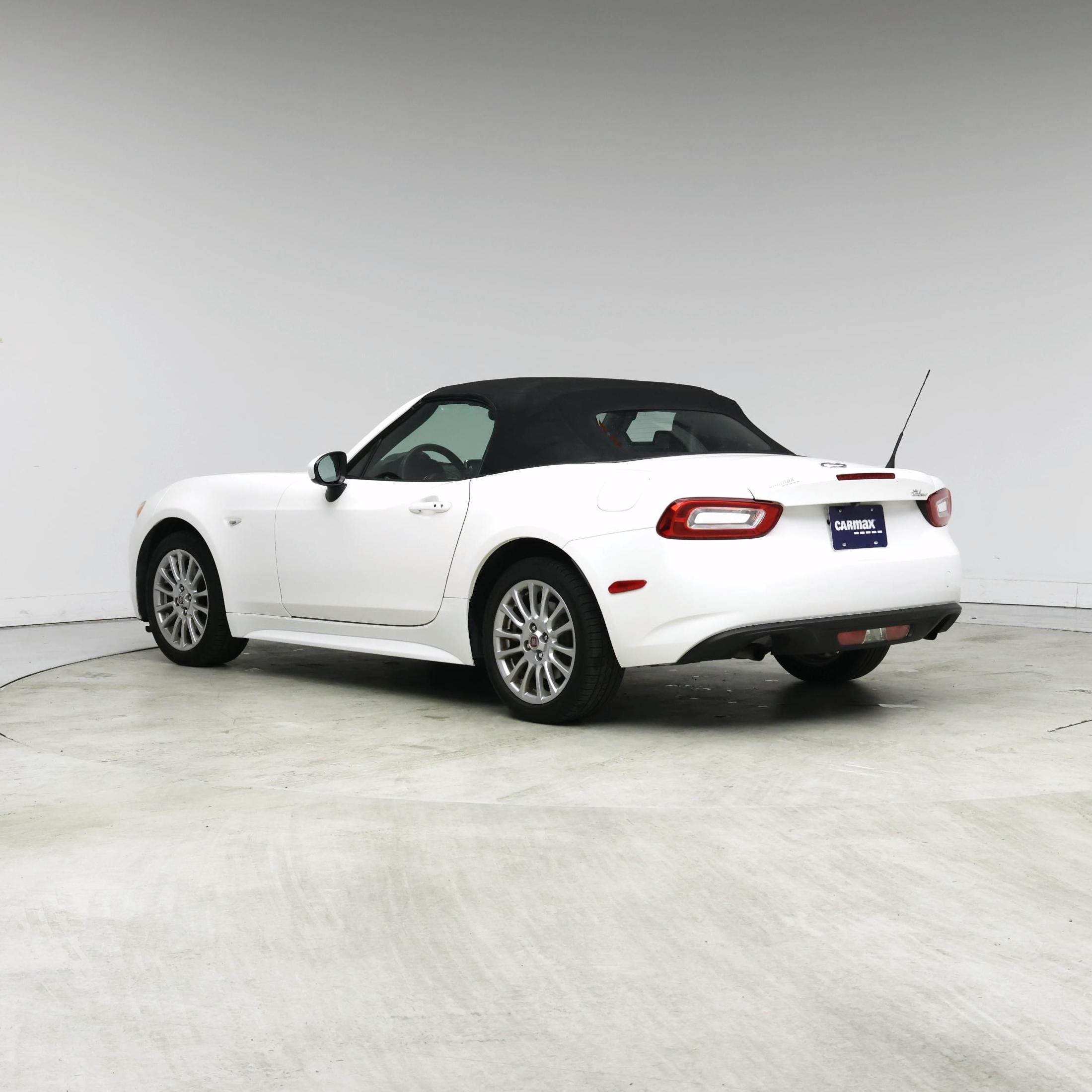 Thumbnail: 2017 Fiat 124 Spider - 2