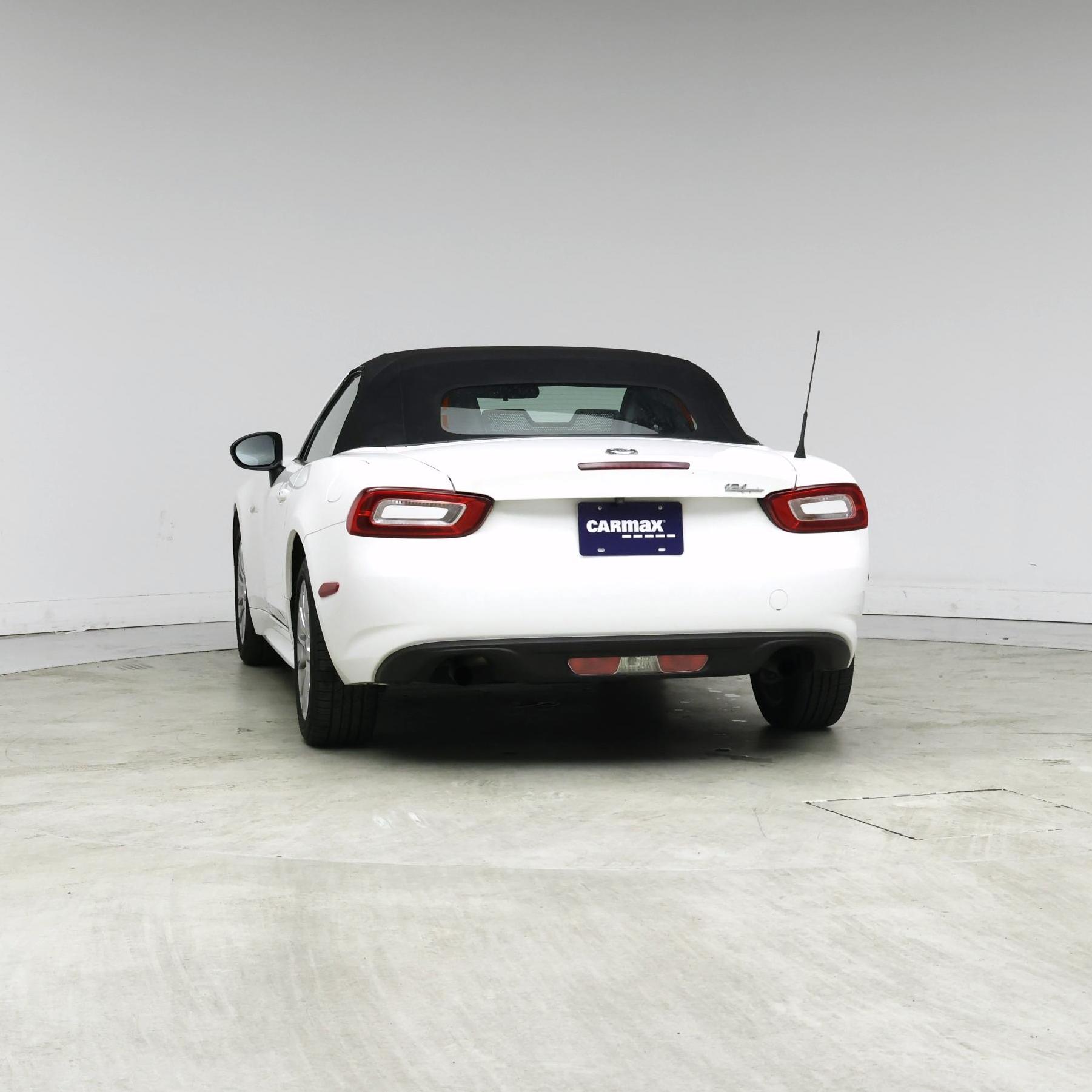 Thumbnail: 2017 Fiat 124 Spider - 6