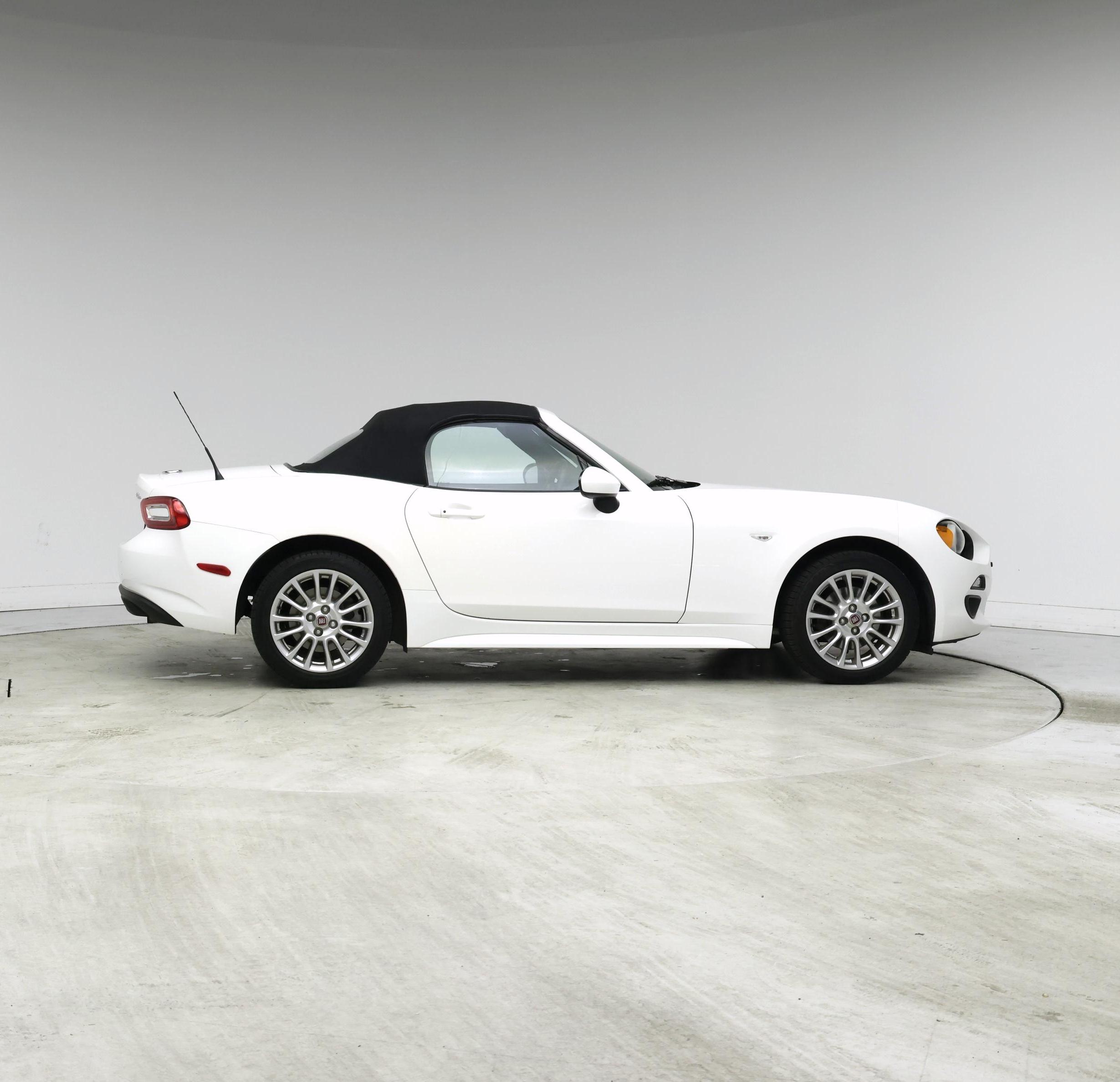 Thumbnail: 2017 Fiat 124 Spider - 7