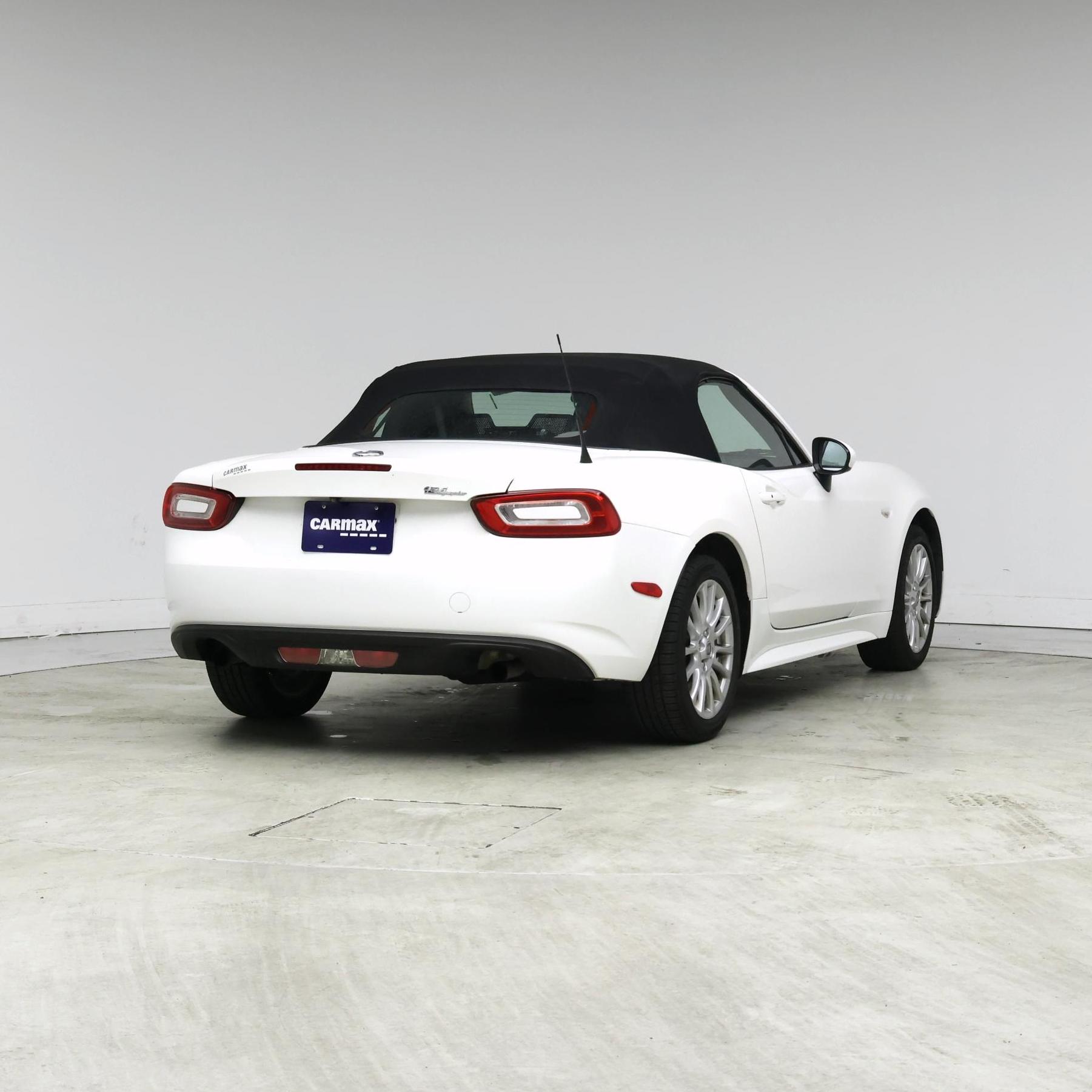 Thumbnail: 2017 Fiat 124 Spider - 8