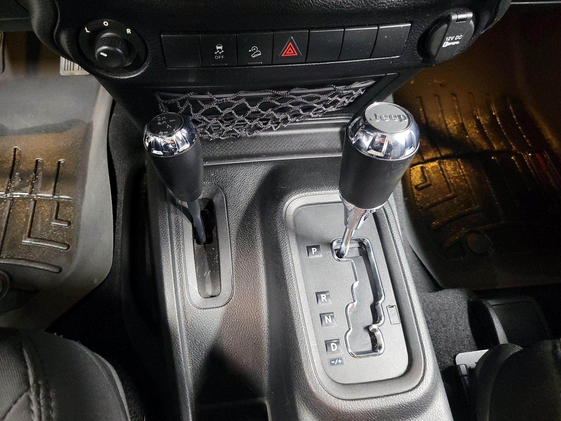Thumbnail: 2015 Jeep Wrangler - 15