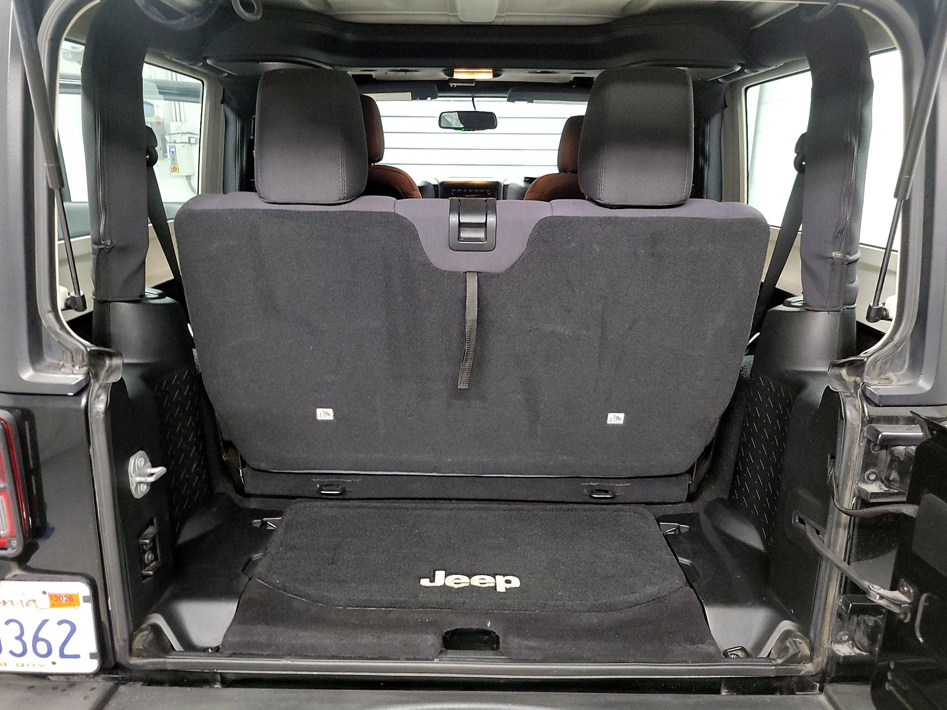 Thumbnail: 2015 Jeep Wrangler - 17