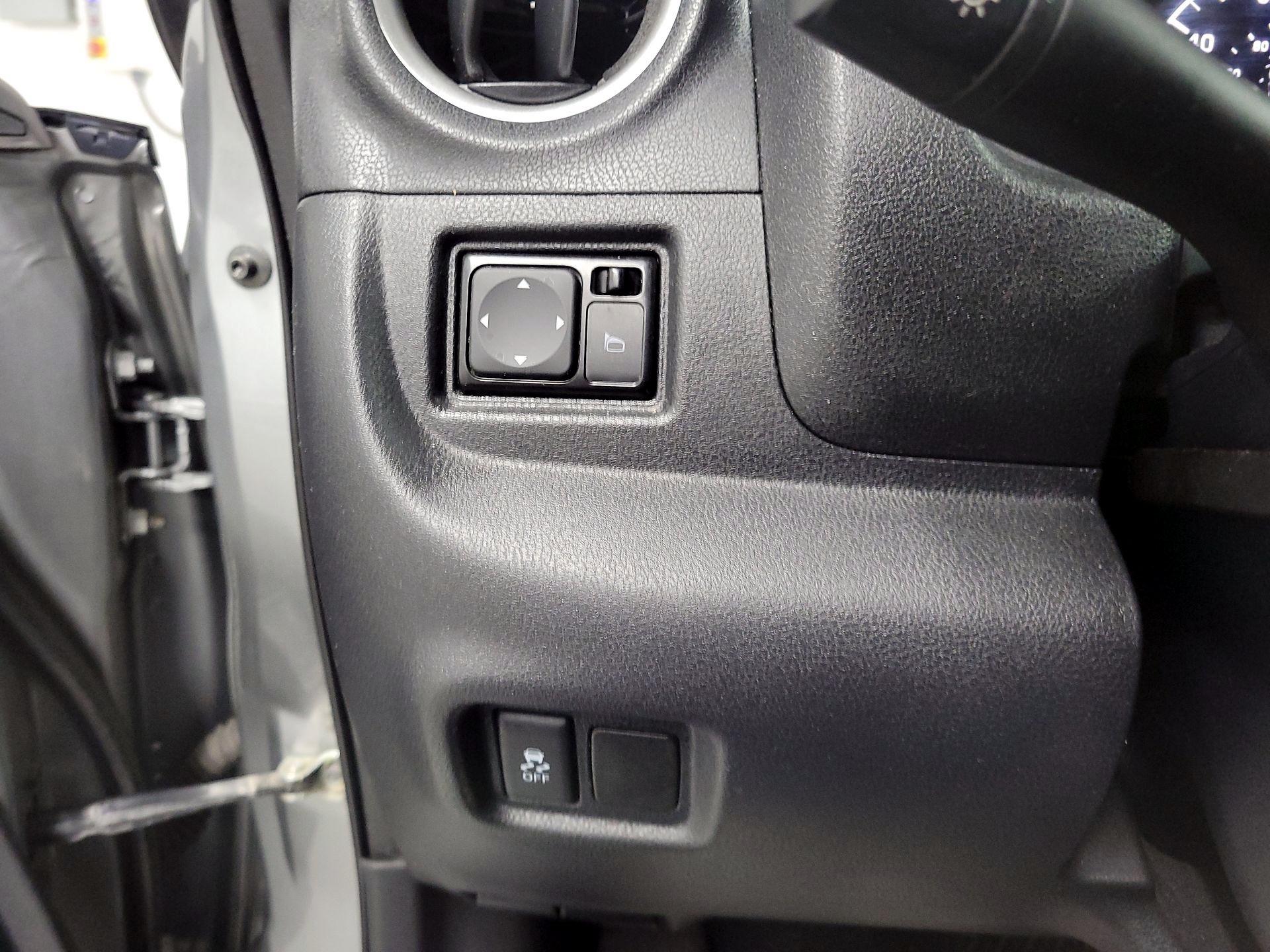 Thumbnail: 2015 Nissan Versa Note - 13