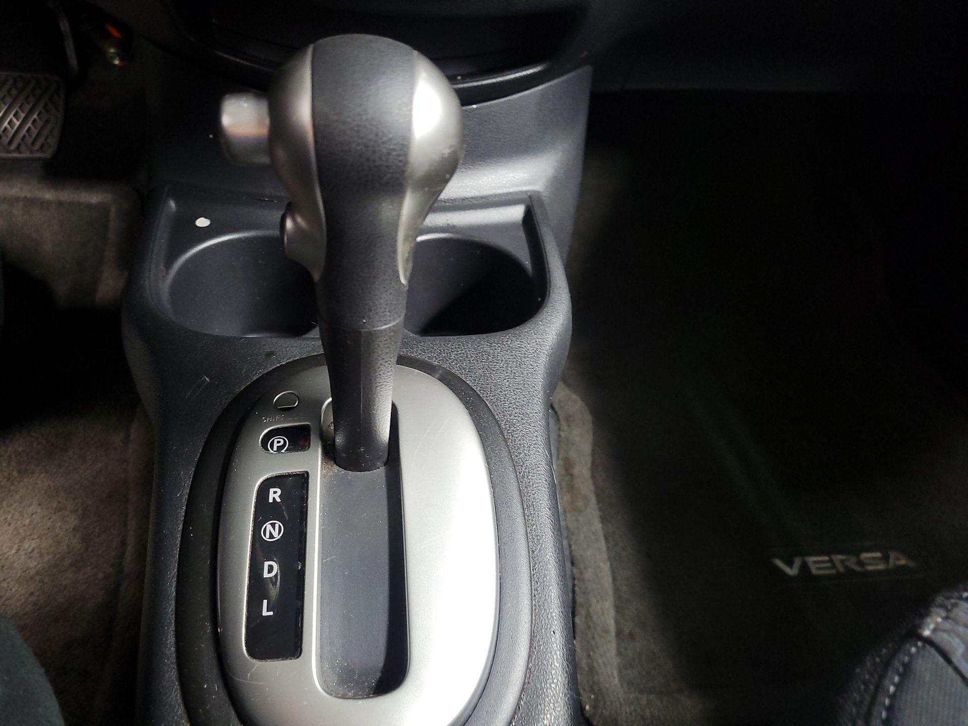 Thumbnail: 2015 Nissan Versa Note - 16
