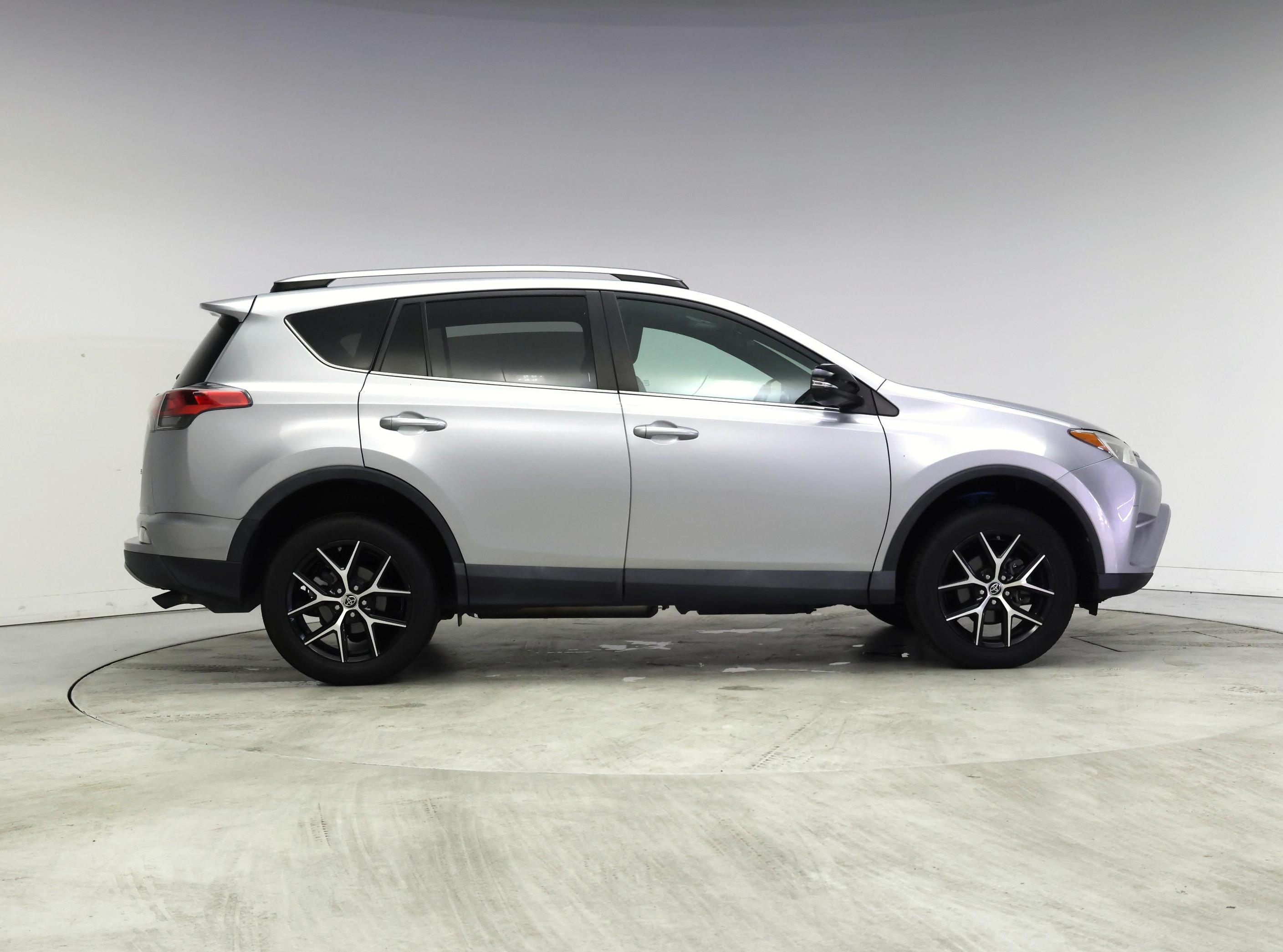 Thumbnail: 2018 Toyota RAV4 - 7