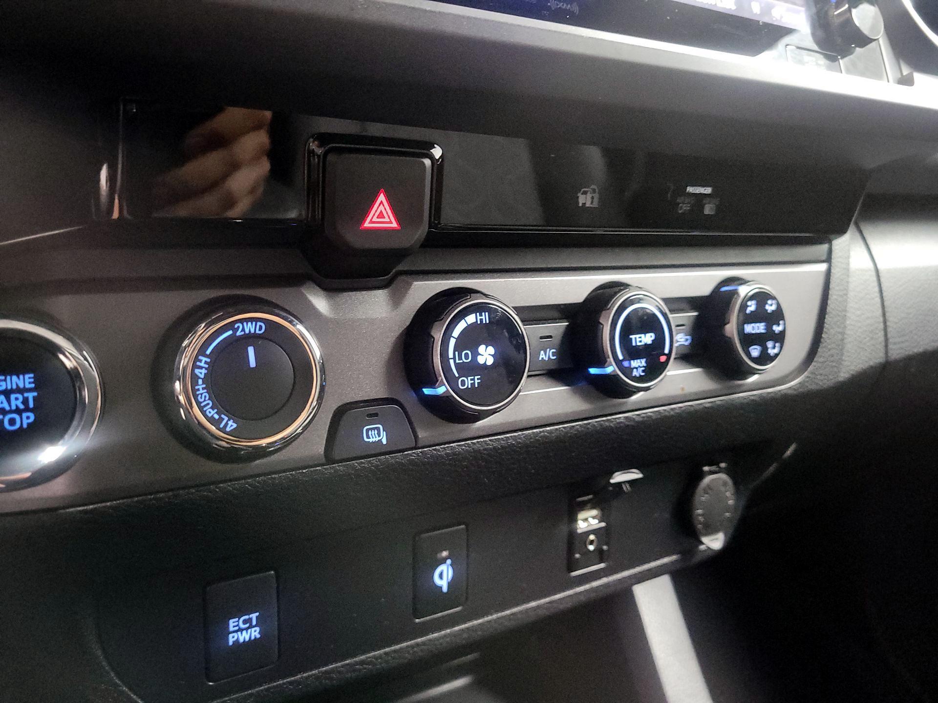 Thumbnail: 2016 Toyota Tacoma - 15