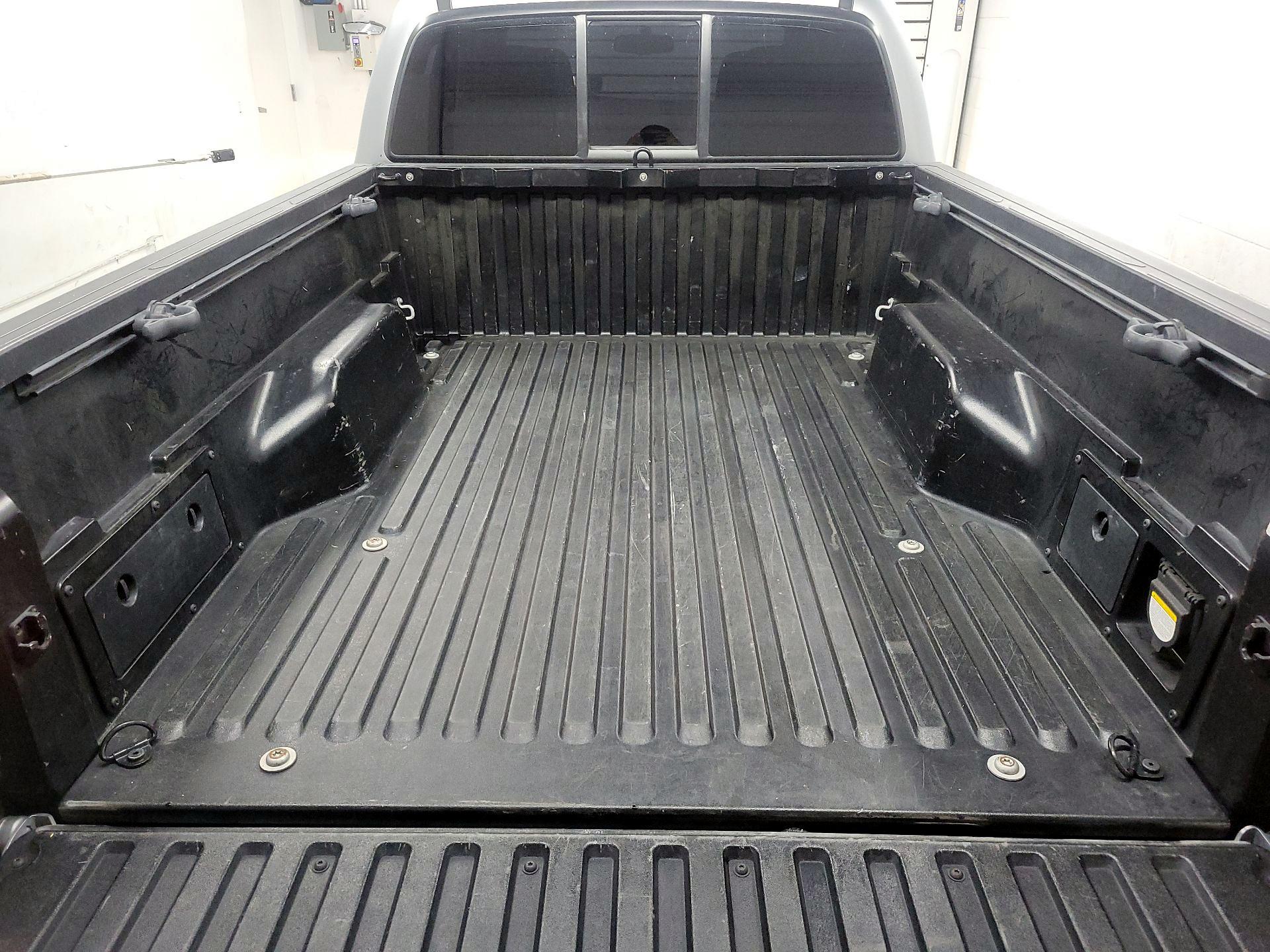 Thumbnail: 2016 Toyota Tacoma - 18