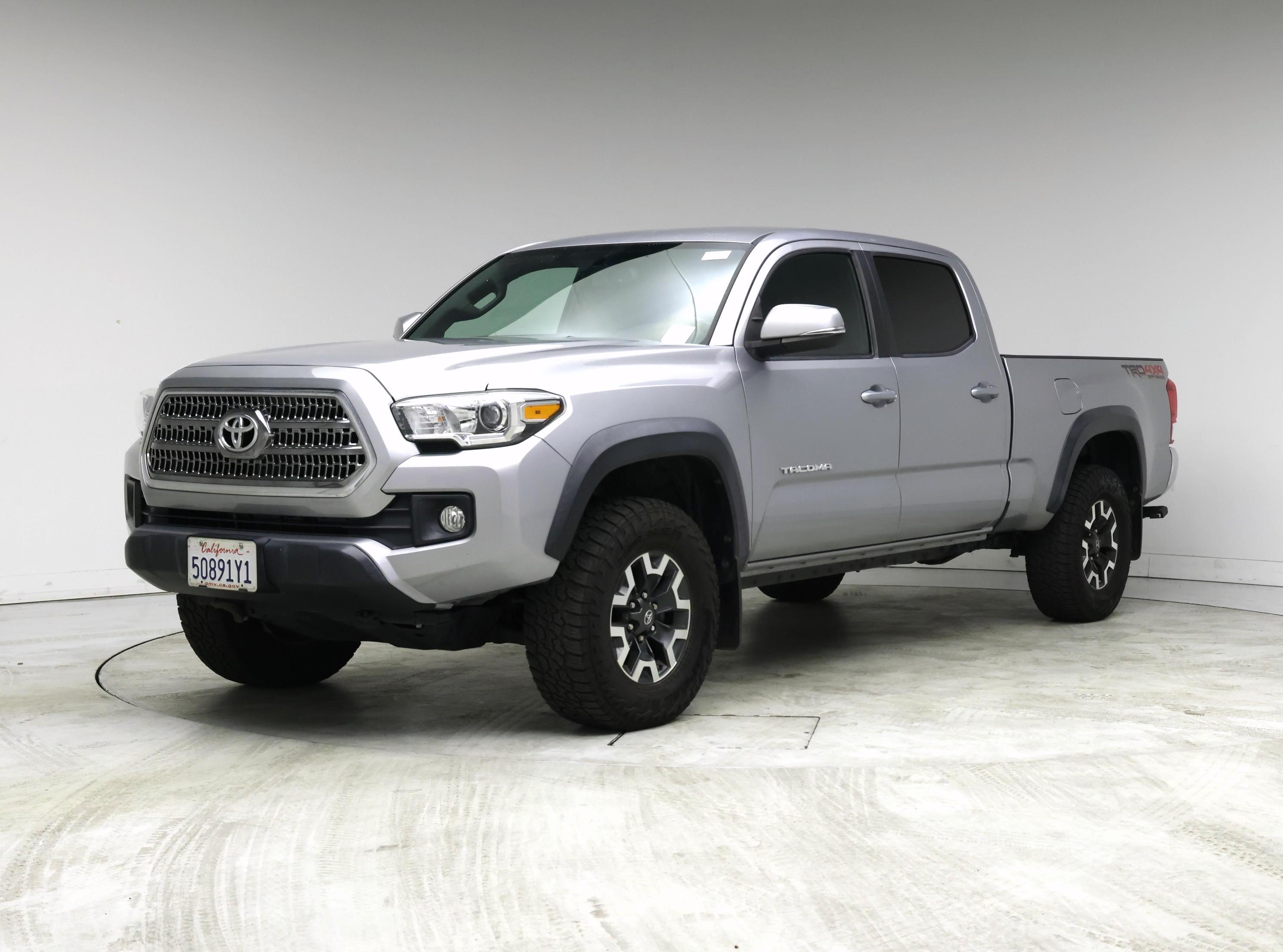 Thumbnail: 2016 Toyota Tacoma - 4