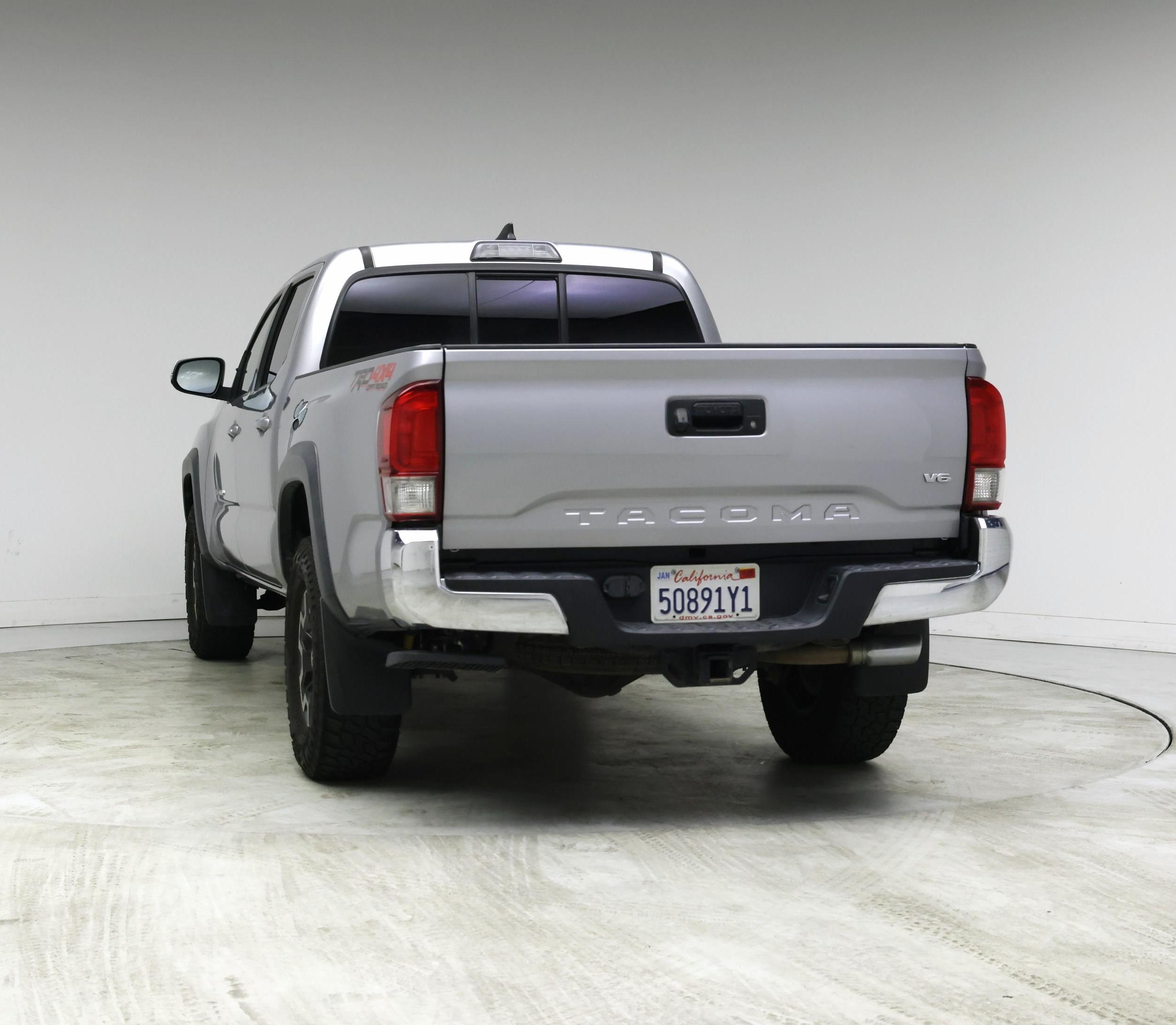 Thumbnail: 2016 Toyota Tacoma - 6