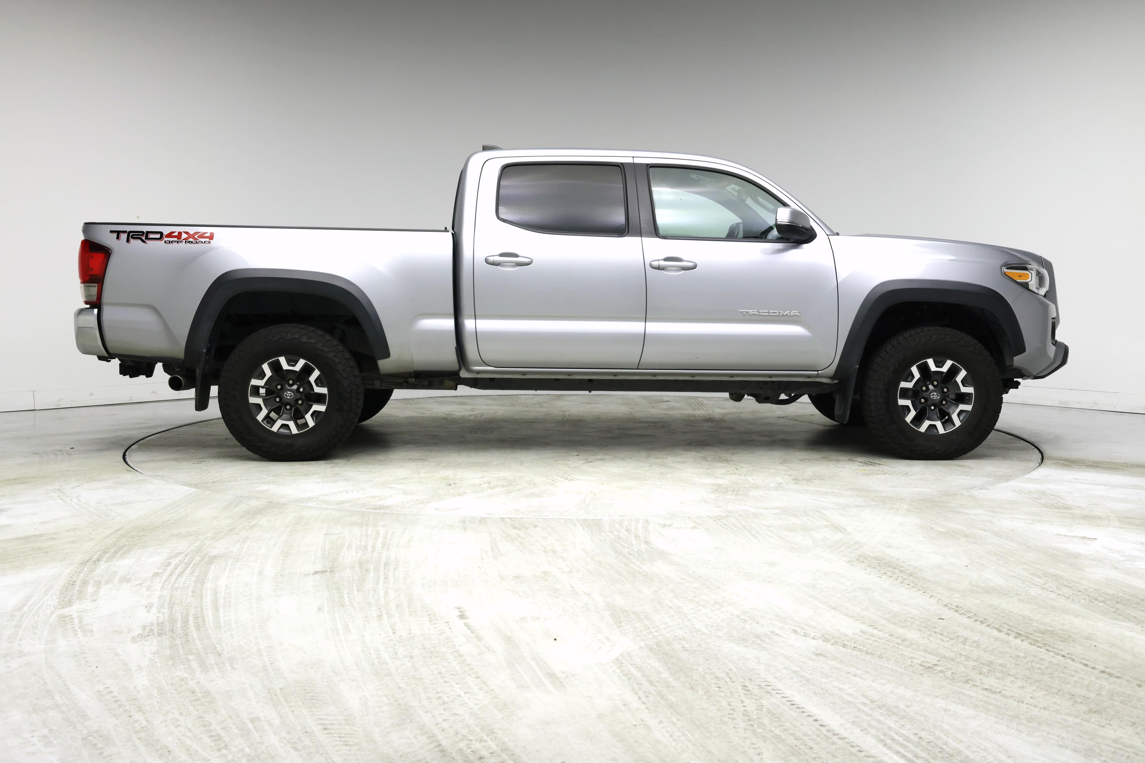 Thumbnail: 2016 Toyota Tacoma - 7