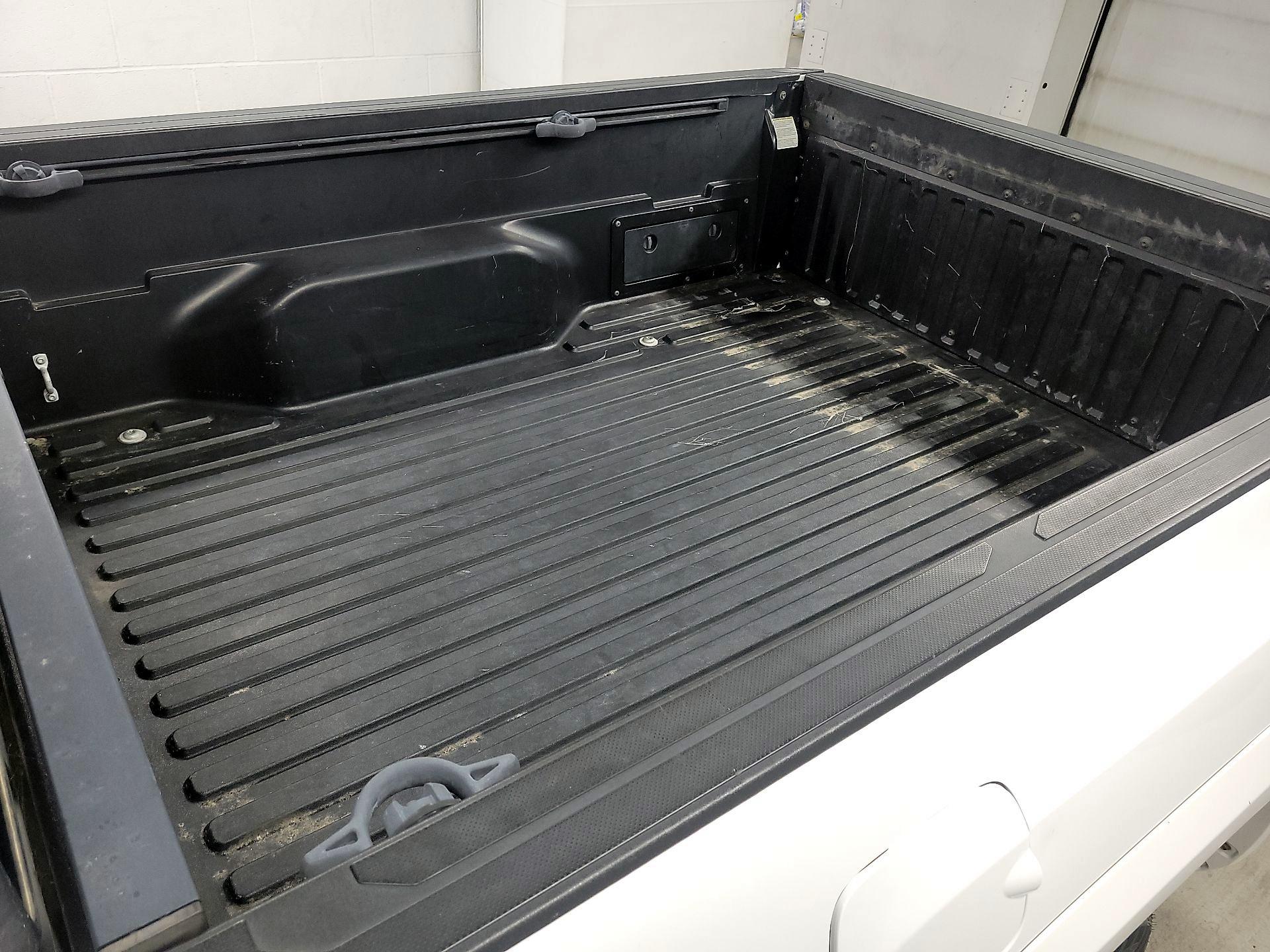 Thumbnail: 2018 Toyota Tacoma - 19