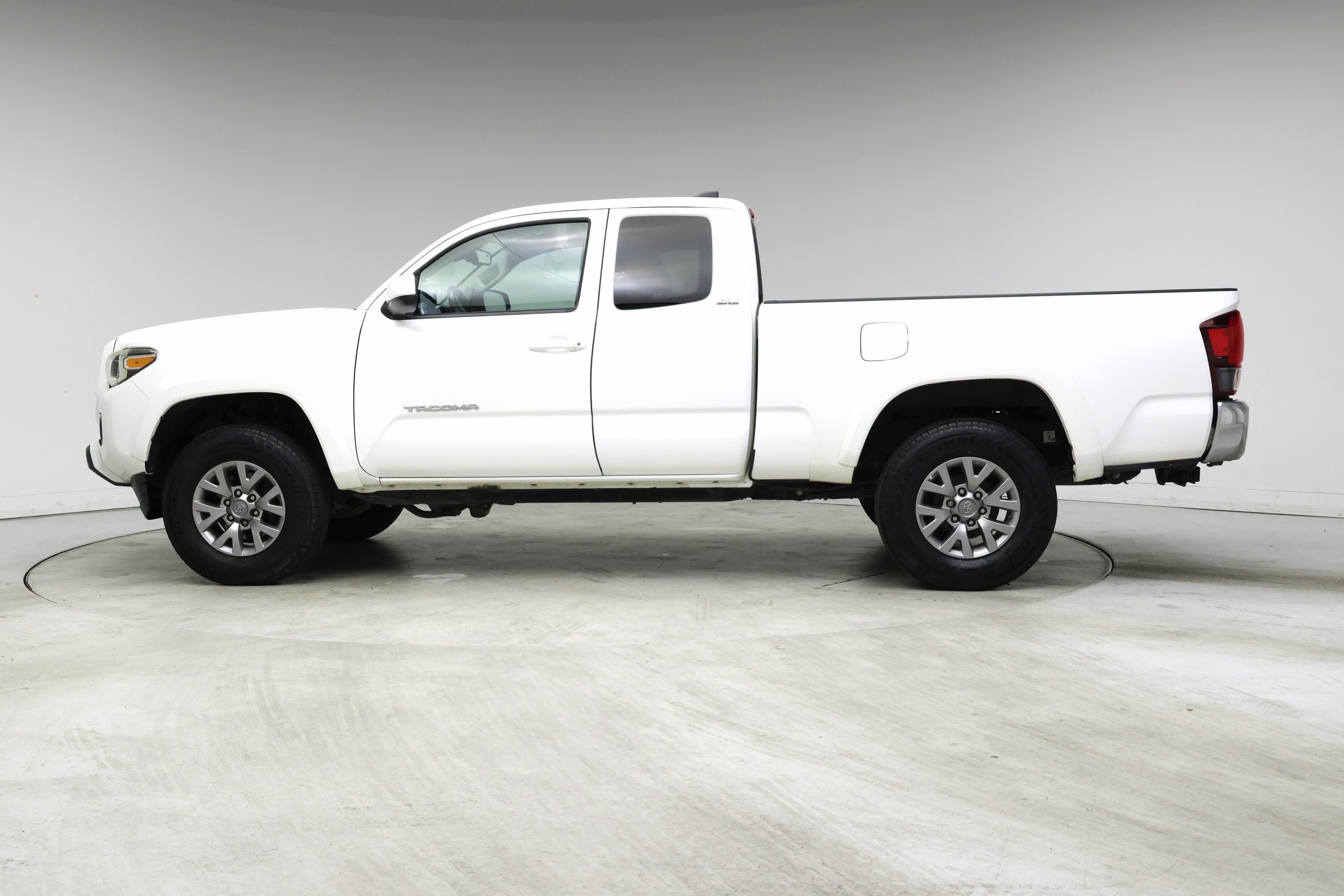 Thumbnail: 2018 Toyota Tacoma - 3