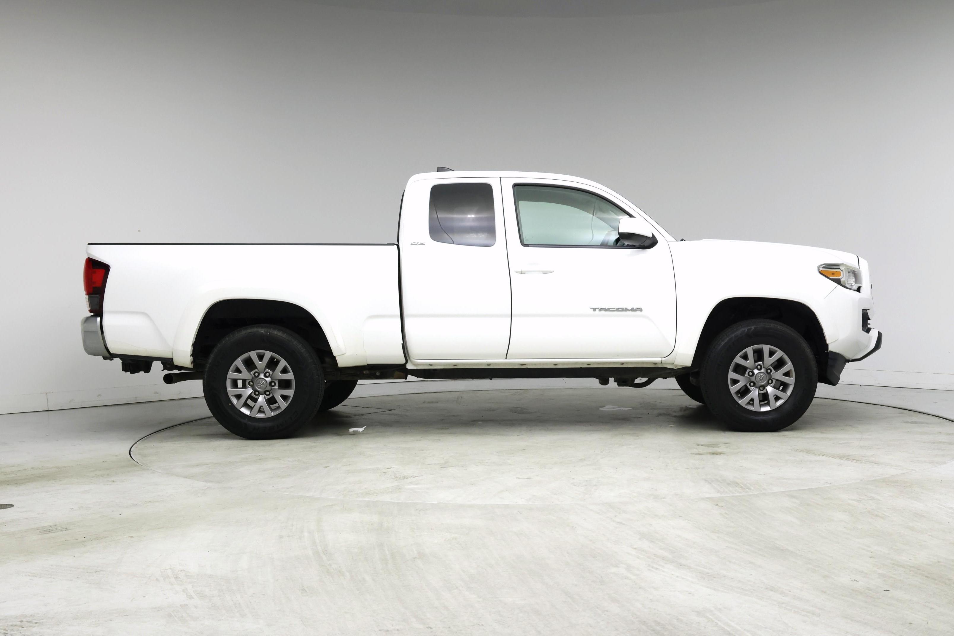 Thumbnail: 2018 Toyota Tacoma - 7