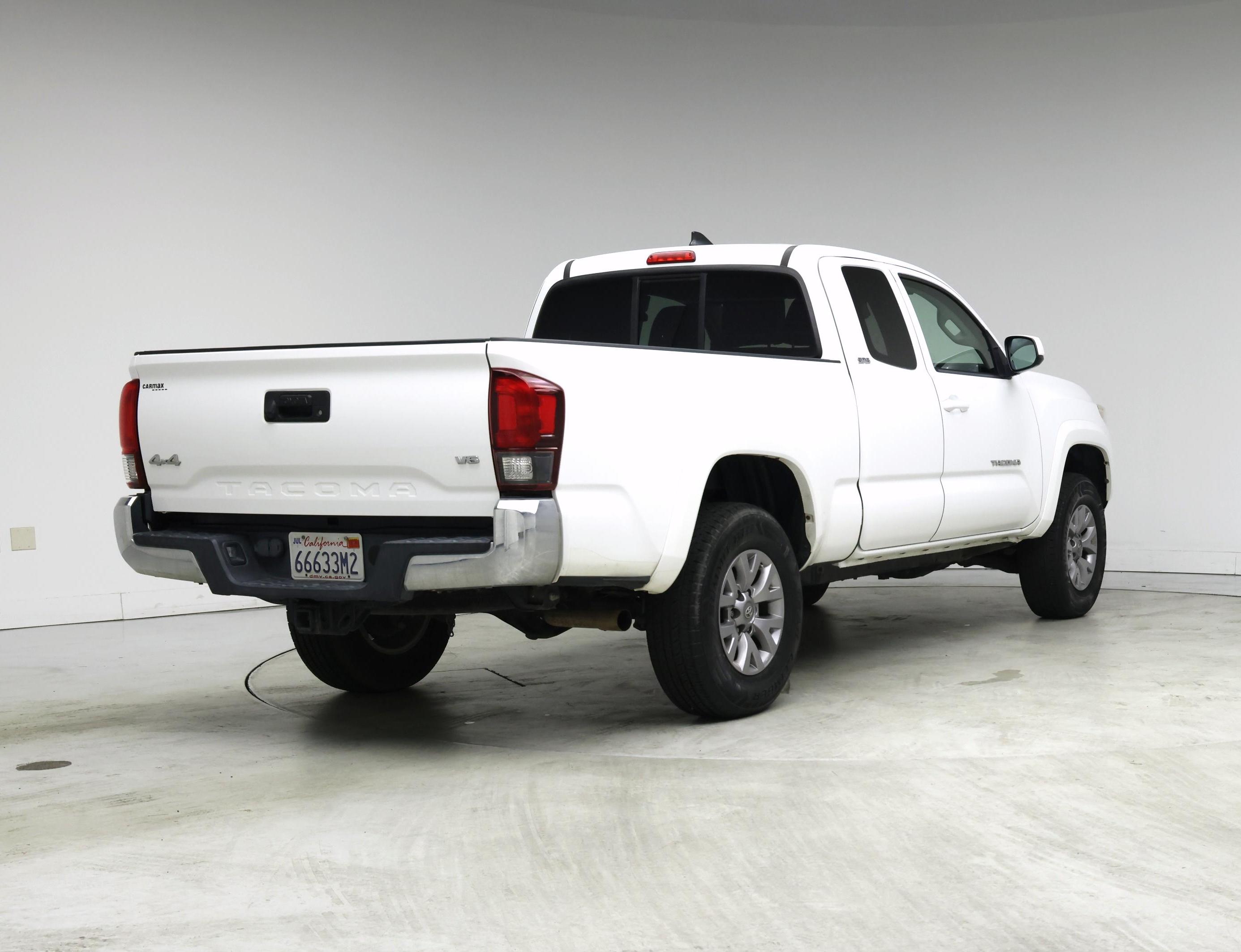 Thumbnail: 2018 Toyota Tacoma - 8