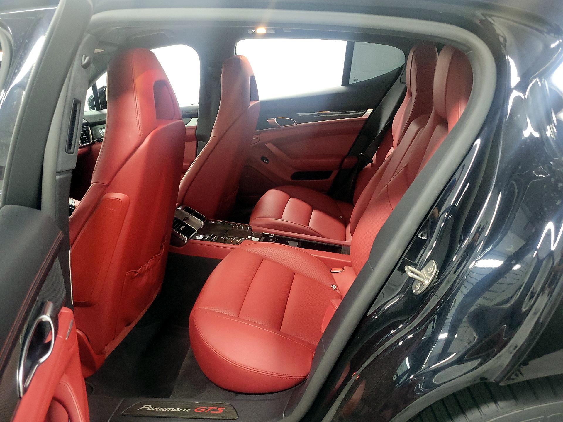 Thumbnail: 2015 Porsche Panamera - 16