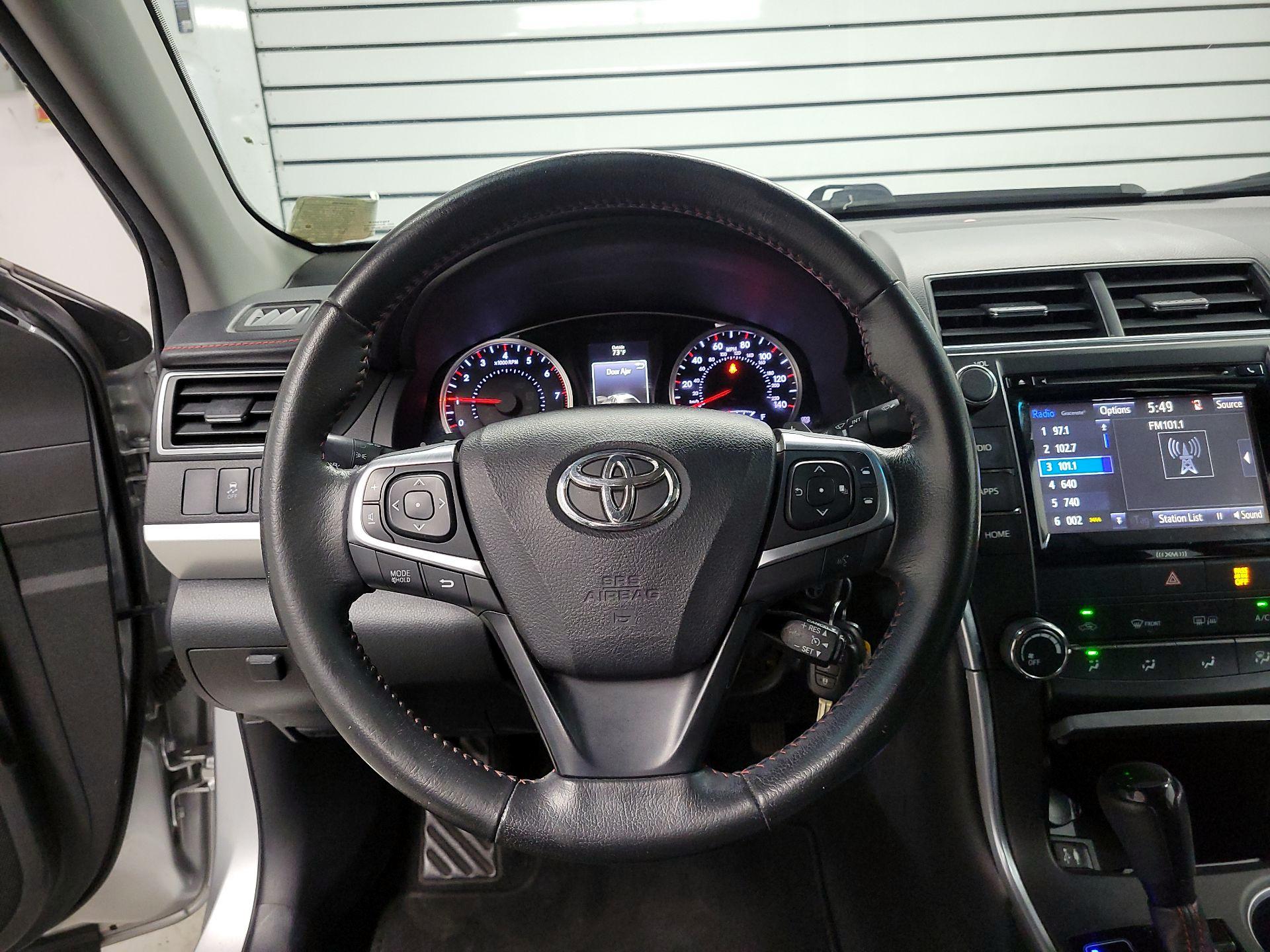 Thumbnail: 2016 Toyota Camry - 10