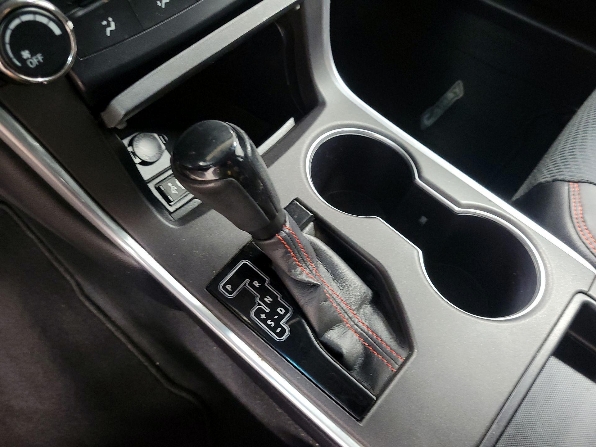 Thumbnail: 2016 Toyota Camry - 17