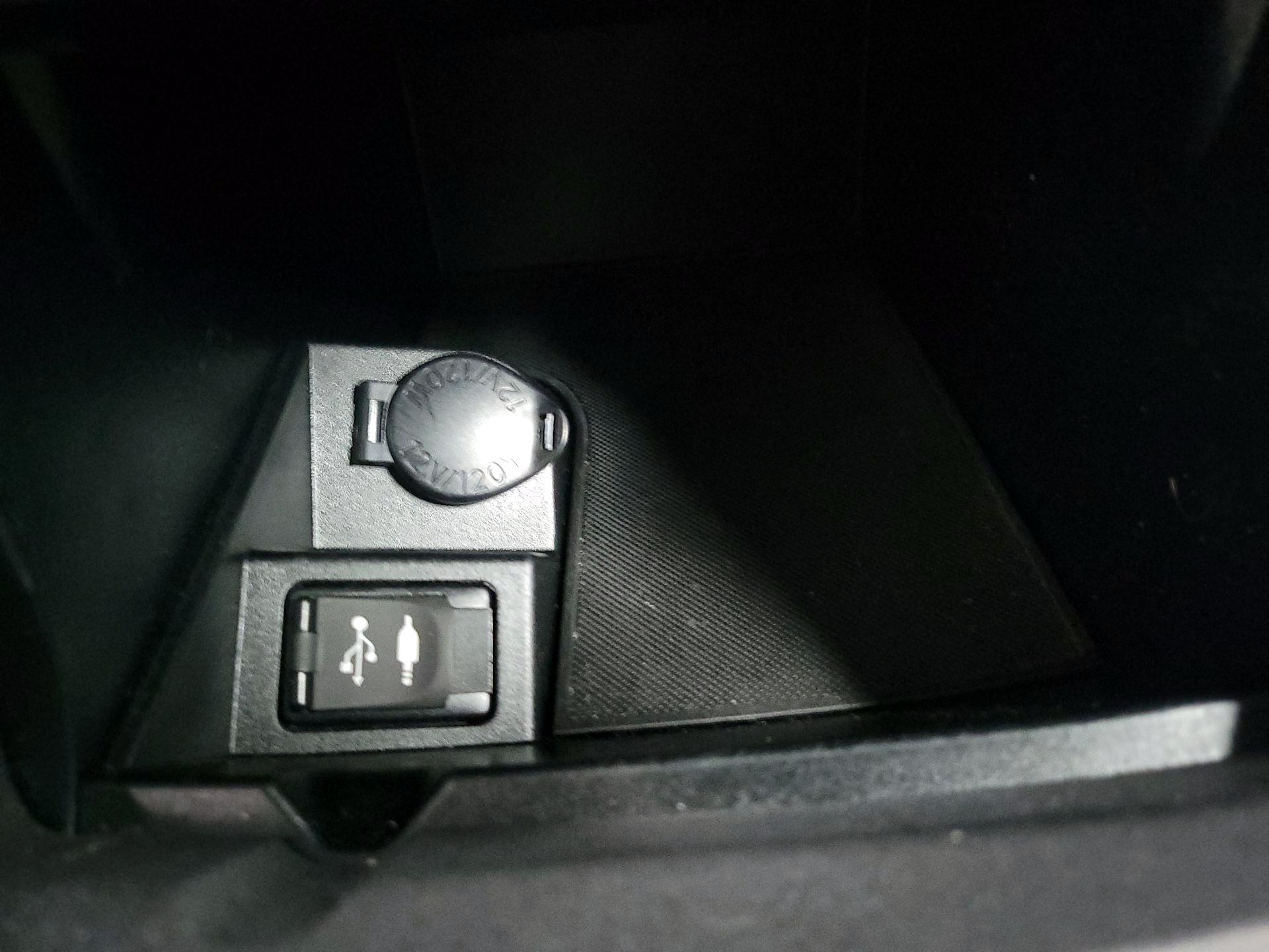 Thumbnail: 2016 Toyota Camry - 18