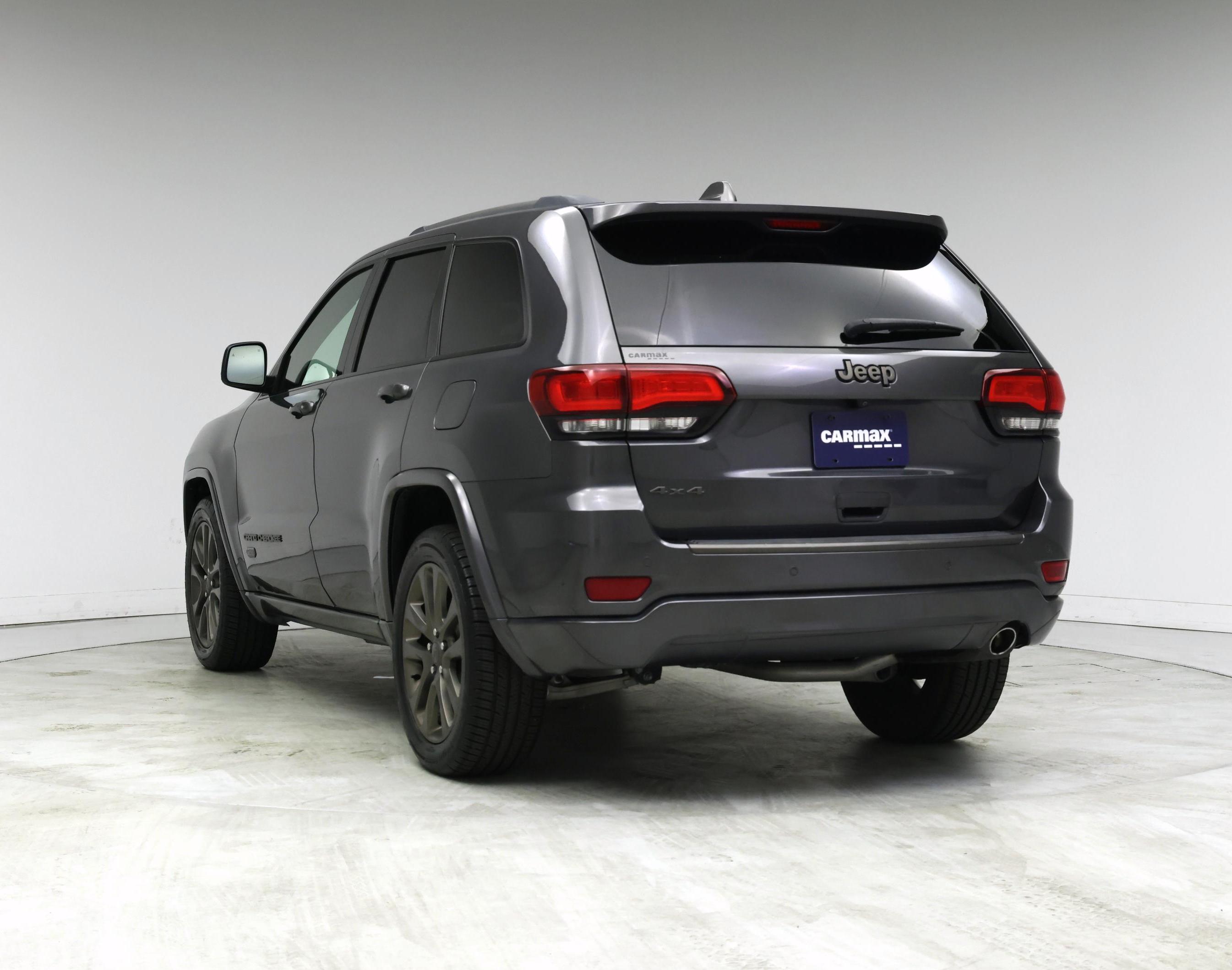Thumbnail: 2017 Jeep Grand Cherokee - 2