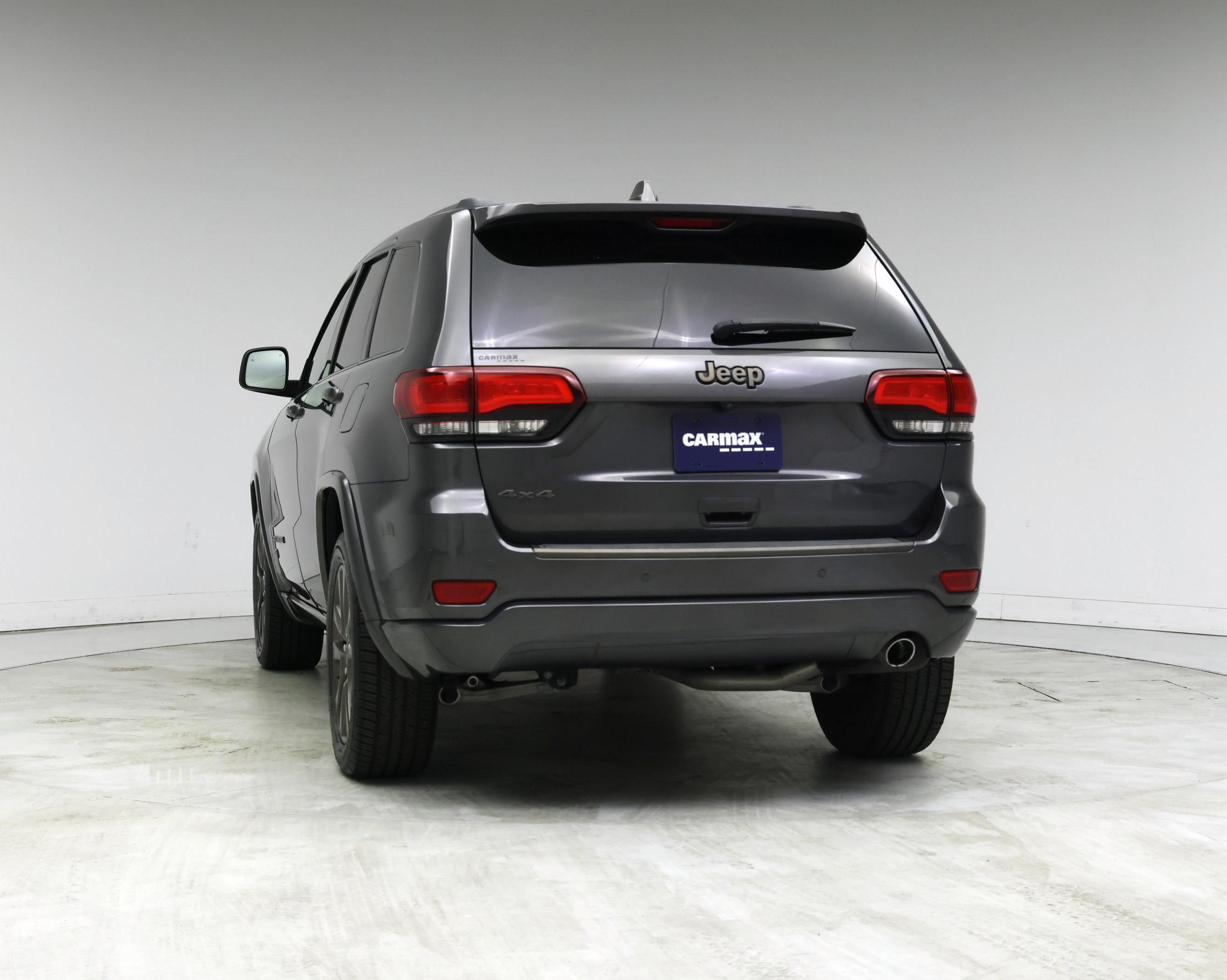 Thumbnail: 2017 Jeep Grand Cherokee - 6