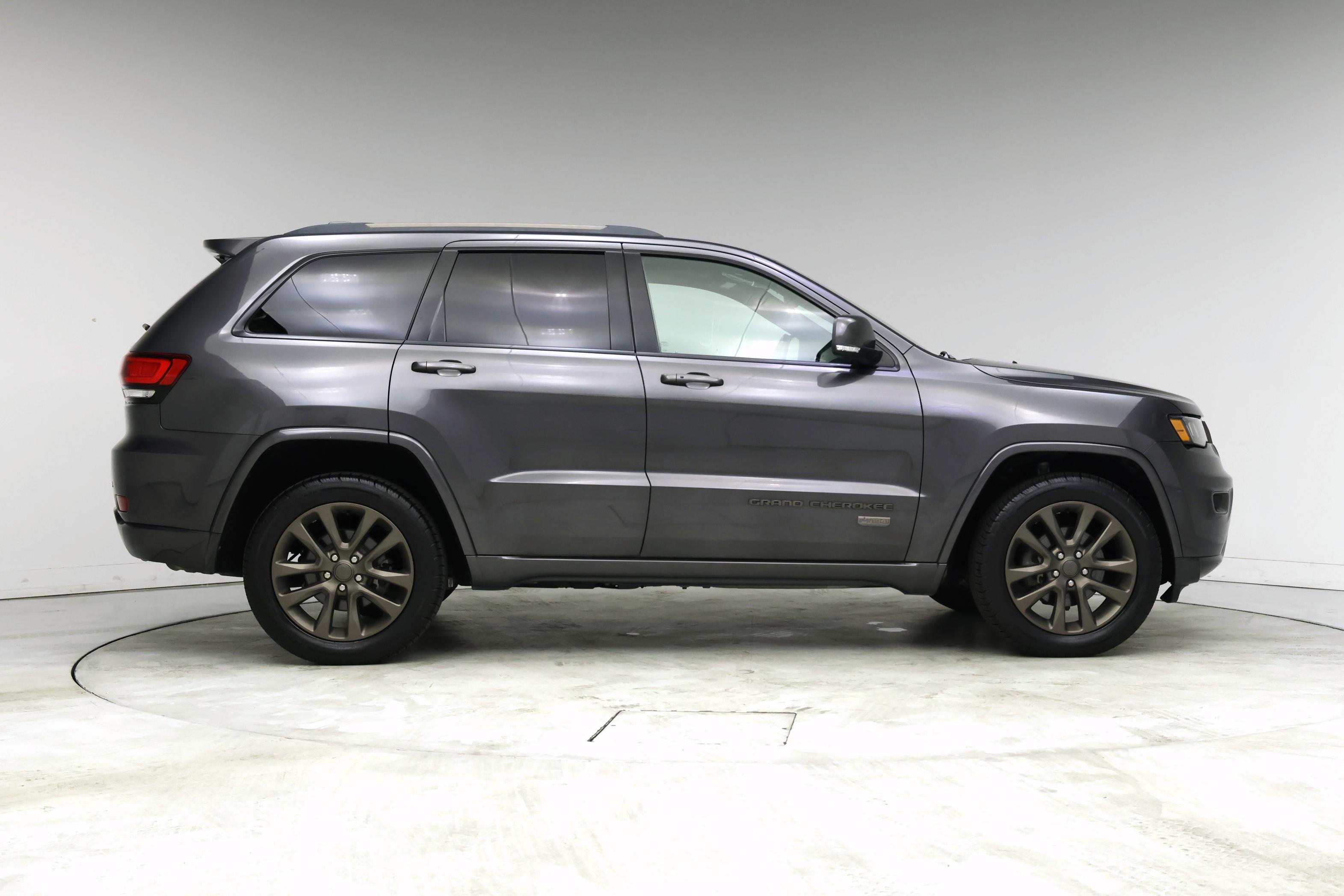 Thumbnail: 2017 Jeep Grand Cherokee - 7