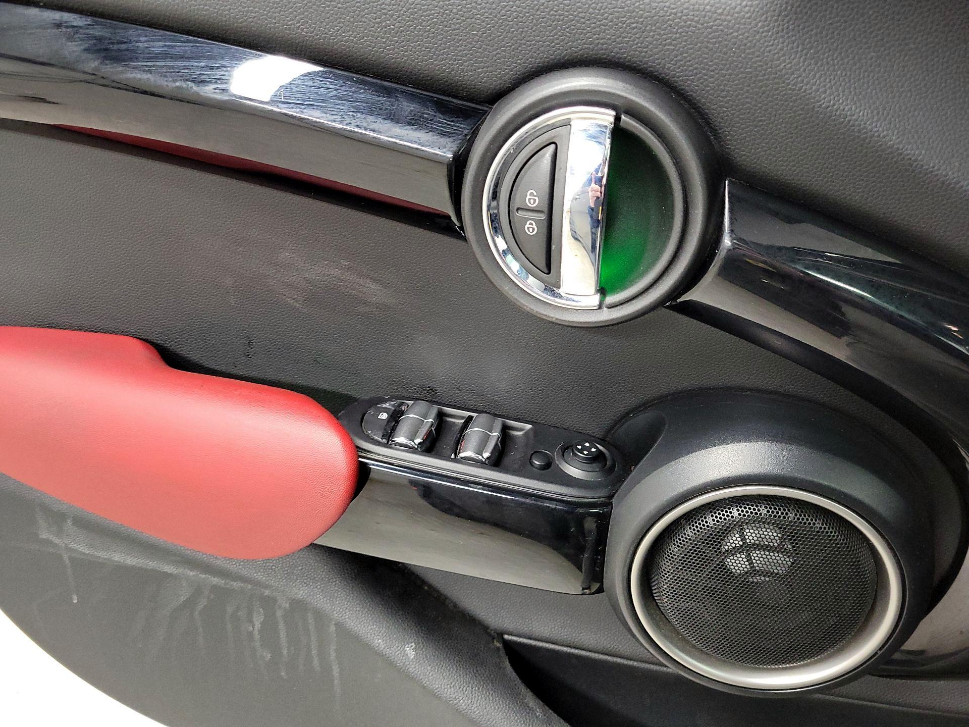 Thumbnail: 2015 MINI Cooper Hardtop - 10