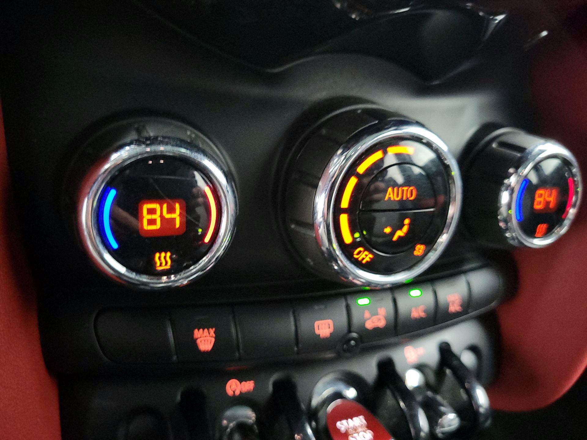 Thumbnail: 2015 MINI Cooper Hardtop - 14