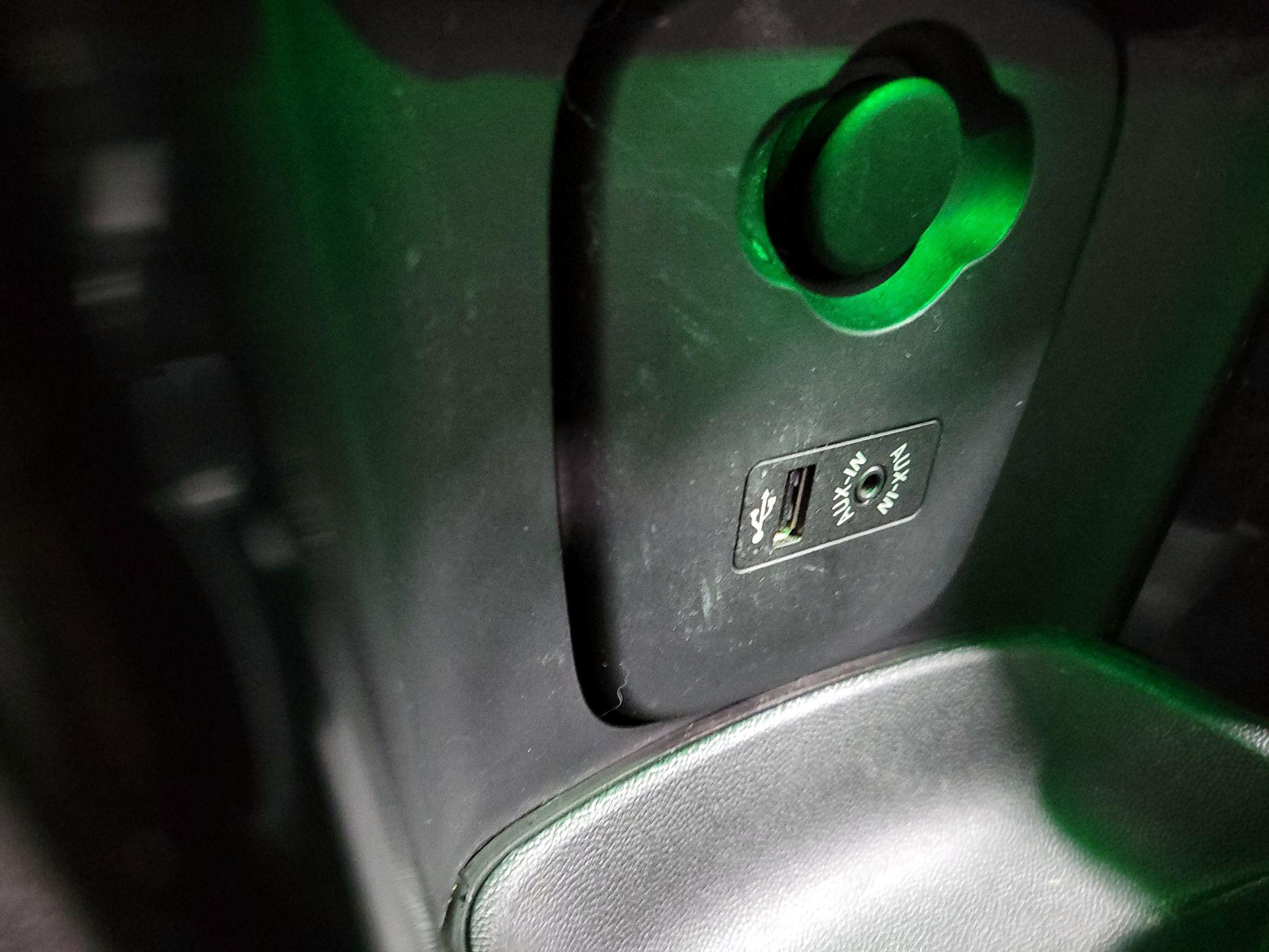 Thumbnail: 2015 MINI Cooper Hardtop - 16