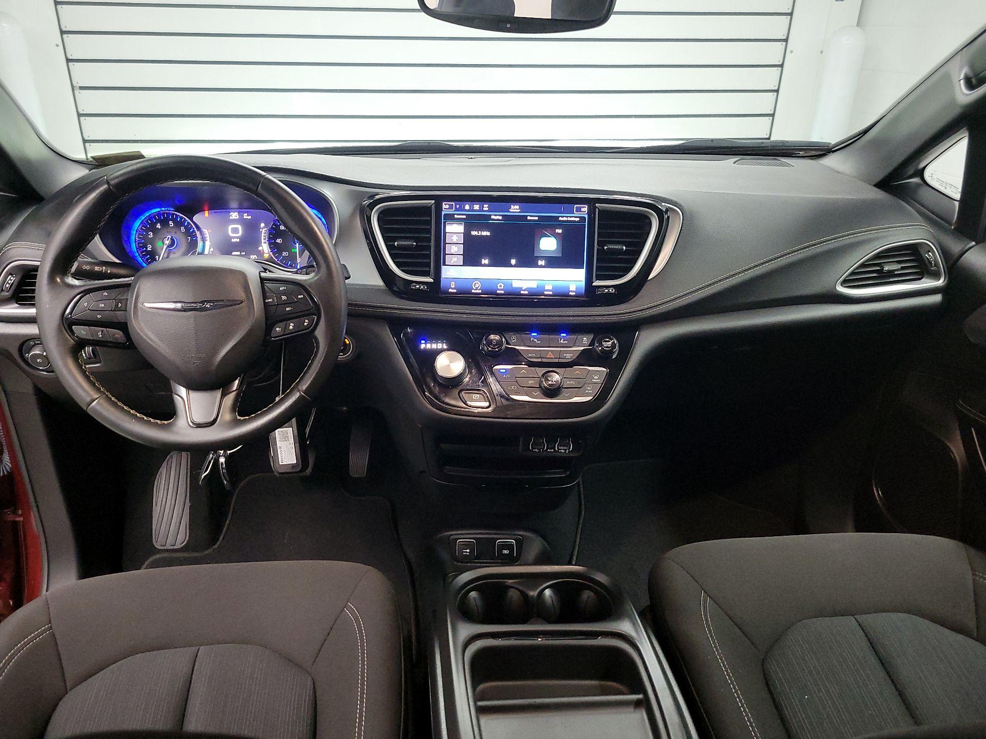 Thumbnail: 2021 Chrysler Pacifica - 9
