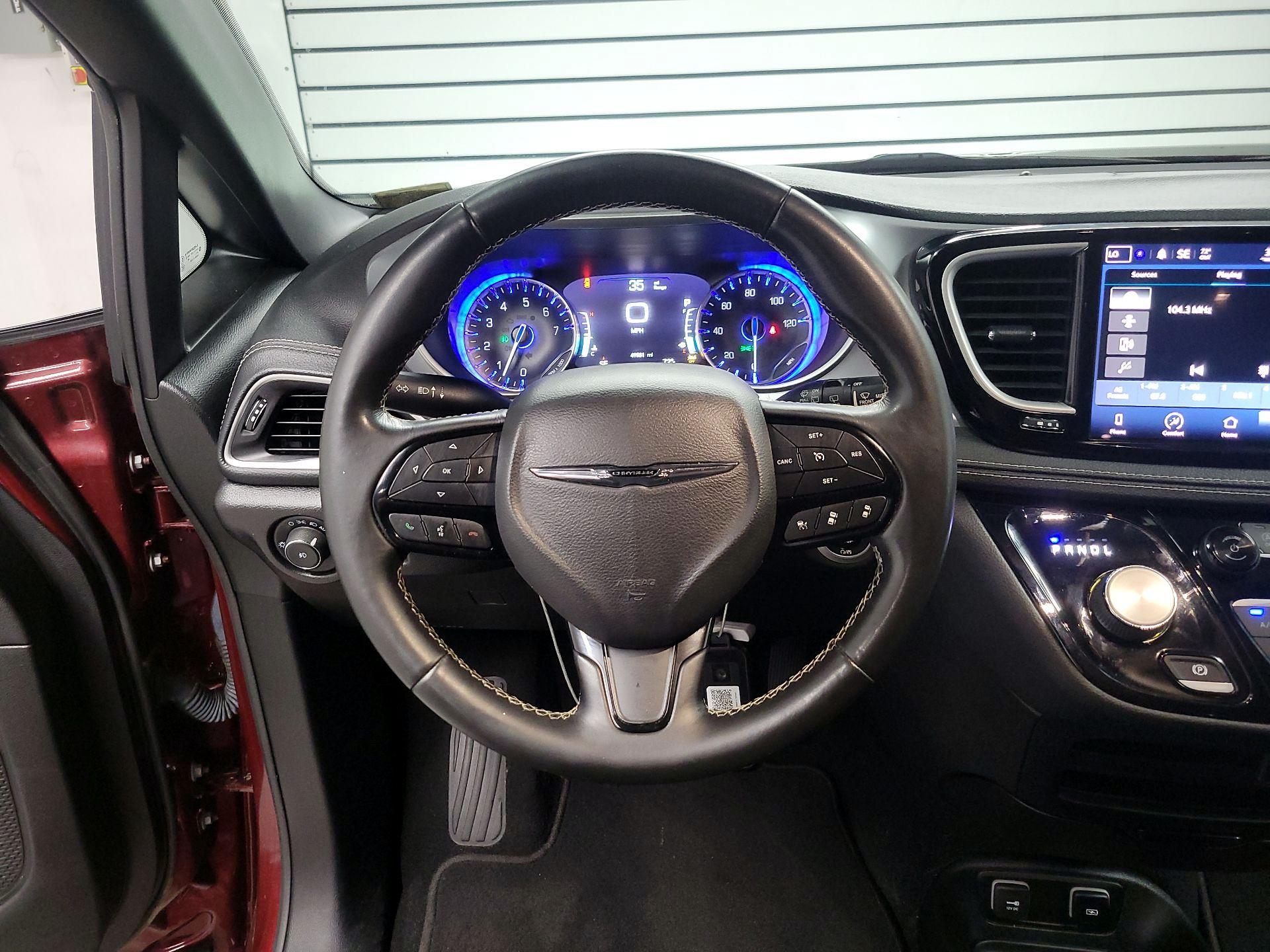 Thumbnail: 2021 Chrysler Pacifica - 10