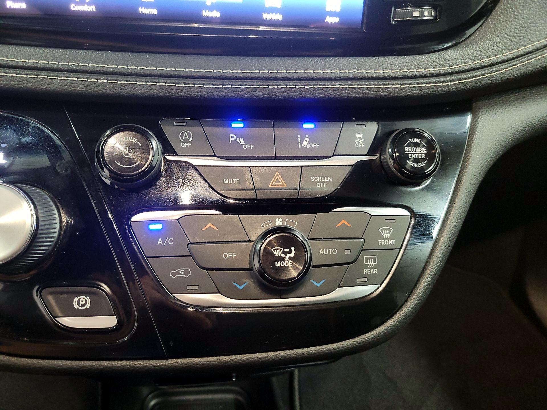 Thumbnail: 2021 Chrysler Pacifica - 15