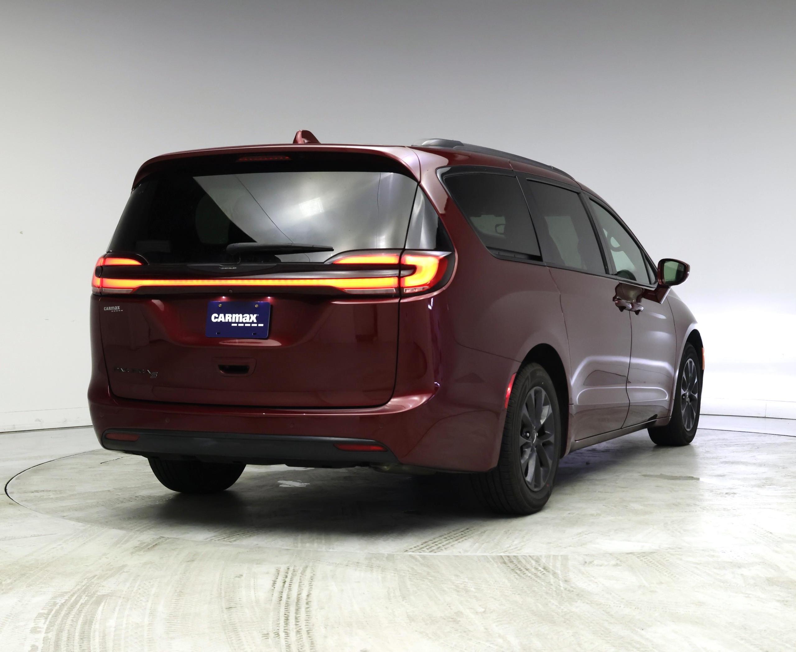 Thumbnail: 2021 Chrysler Pacifica - 8