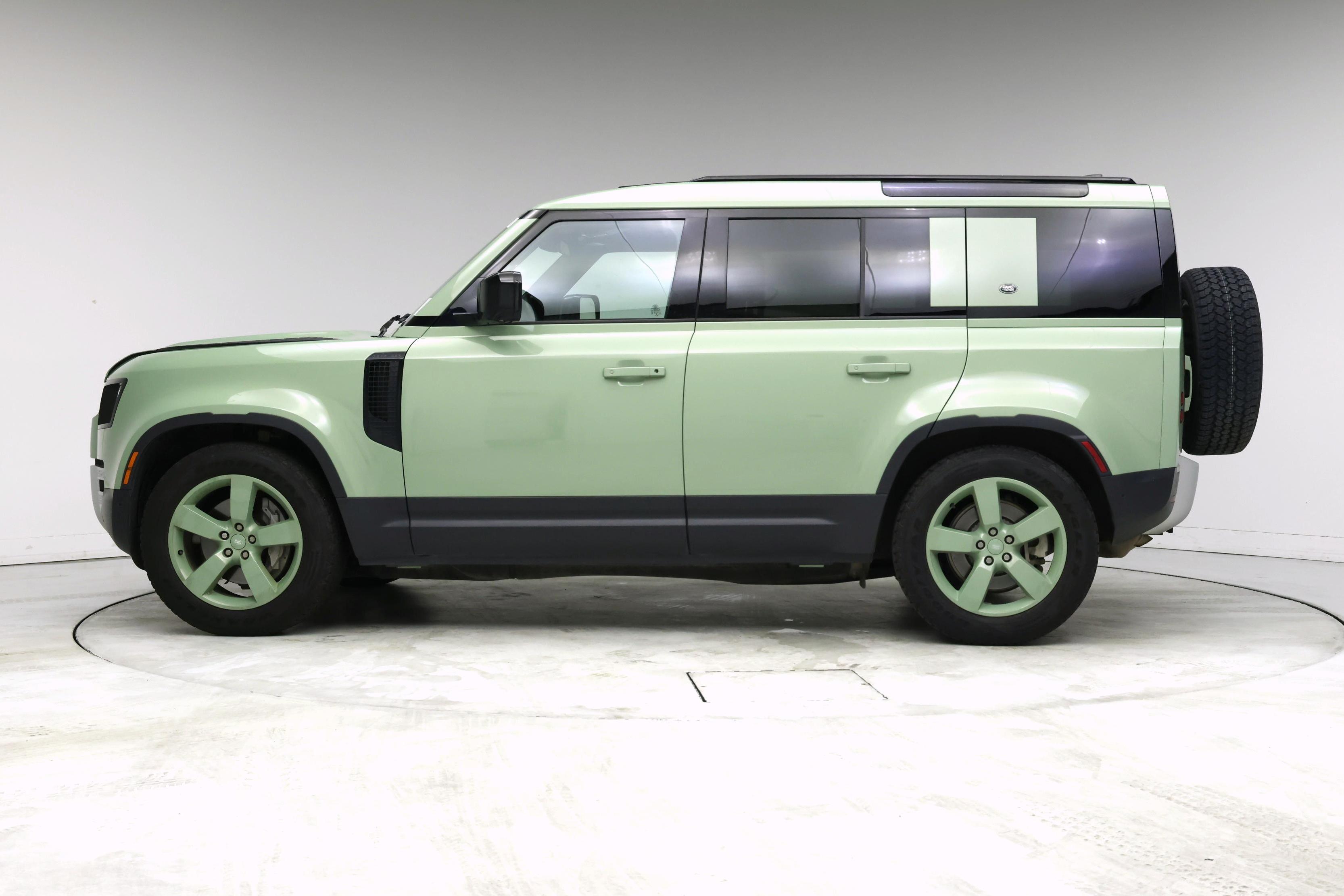 Thumbnail: 2023 Land Rover Defender - 3