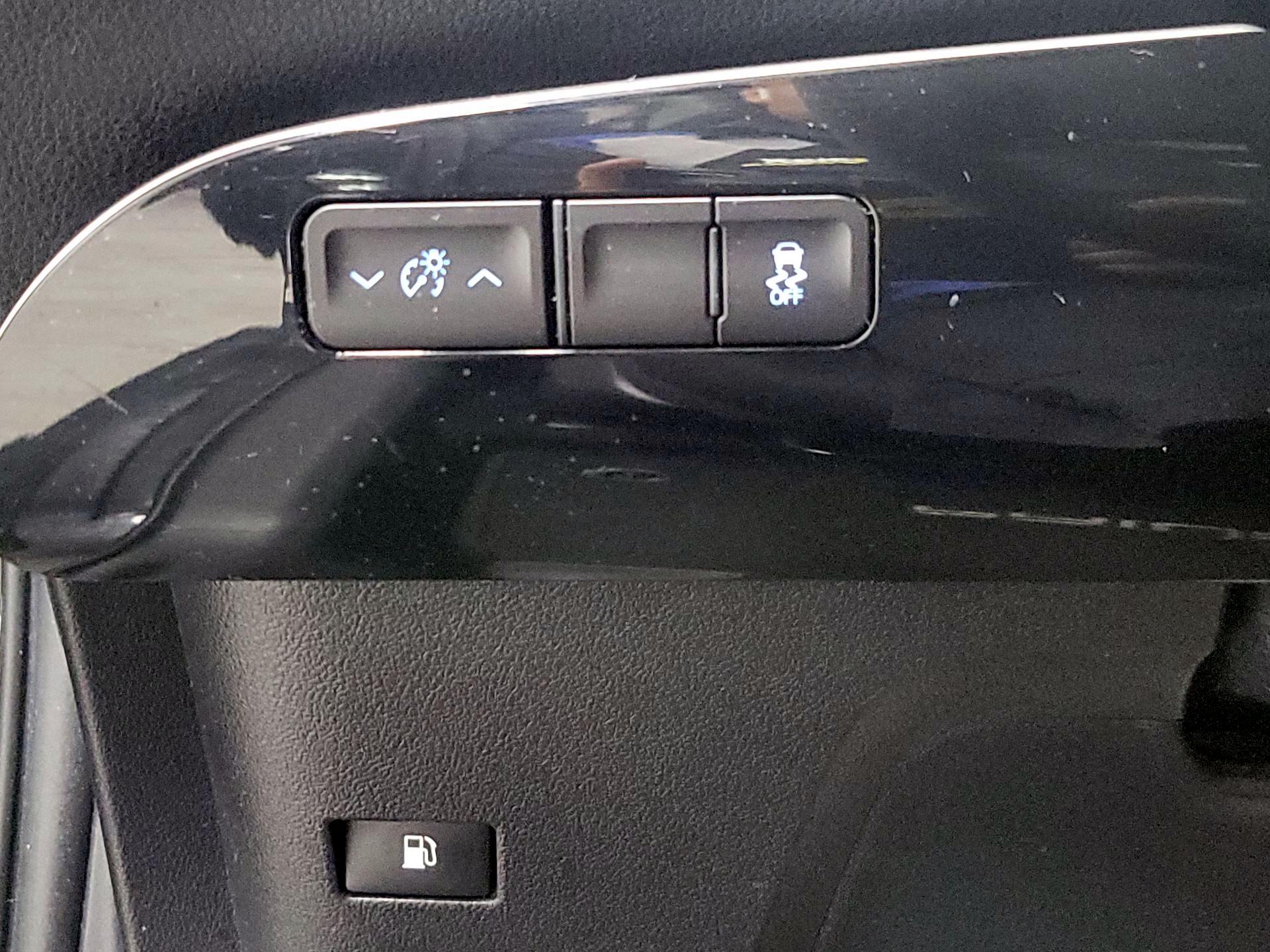 Thumbnail: 2016 Toyota Prius - 13