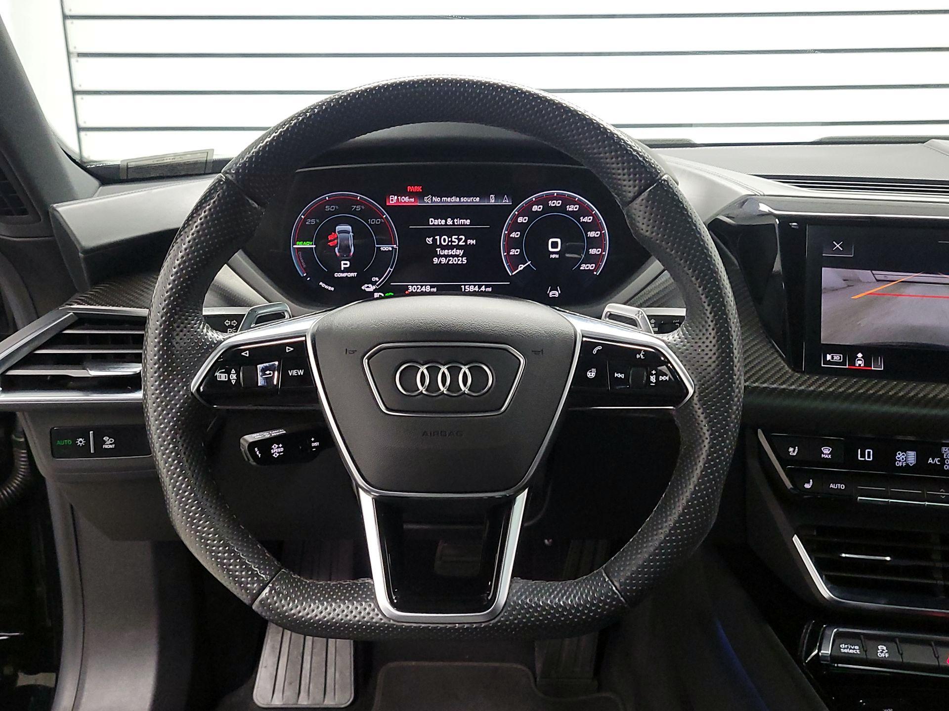 Thumbnail: 2022 Audi e-tron GT - 10
