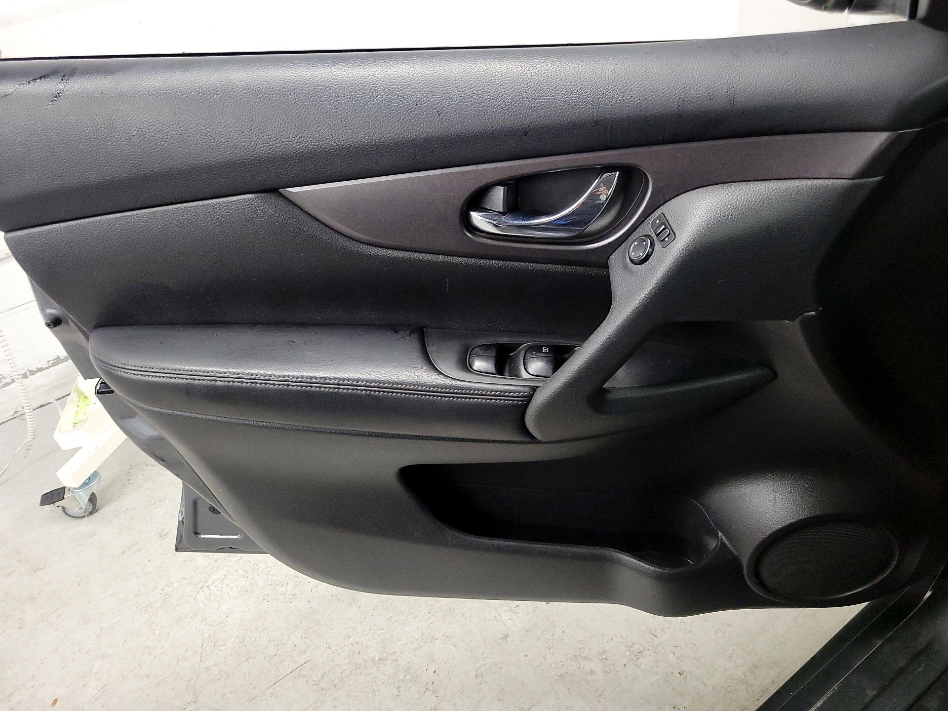 Thumbnail: 2016 Nissan Rogue - 12