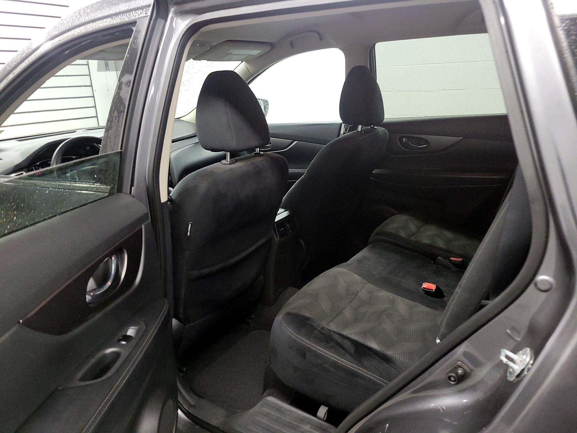 Thumbnail: 2016 Nissan Rogue - 18