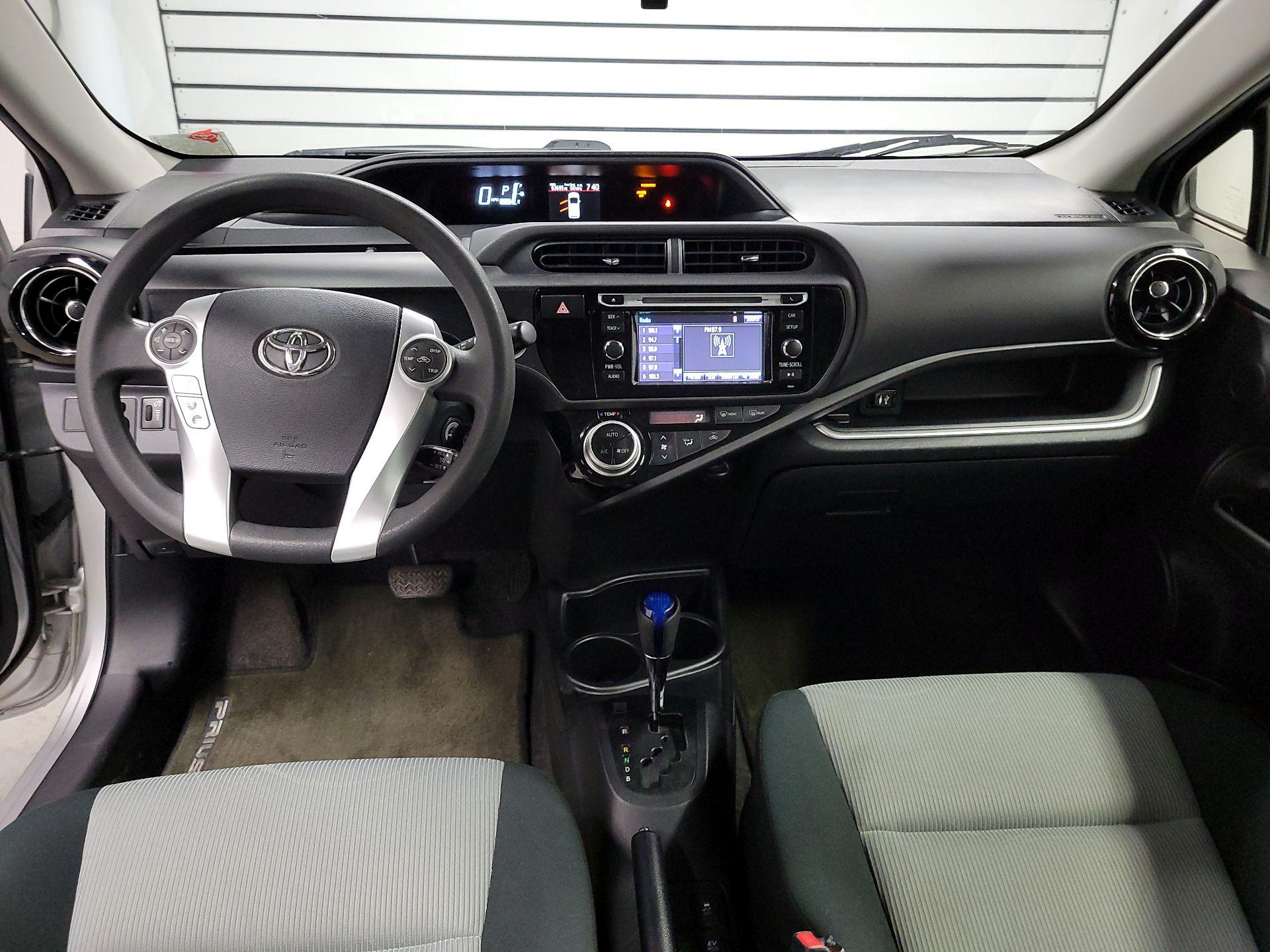 Thumbnail: 2016 Toyota Prius c - 9