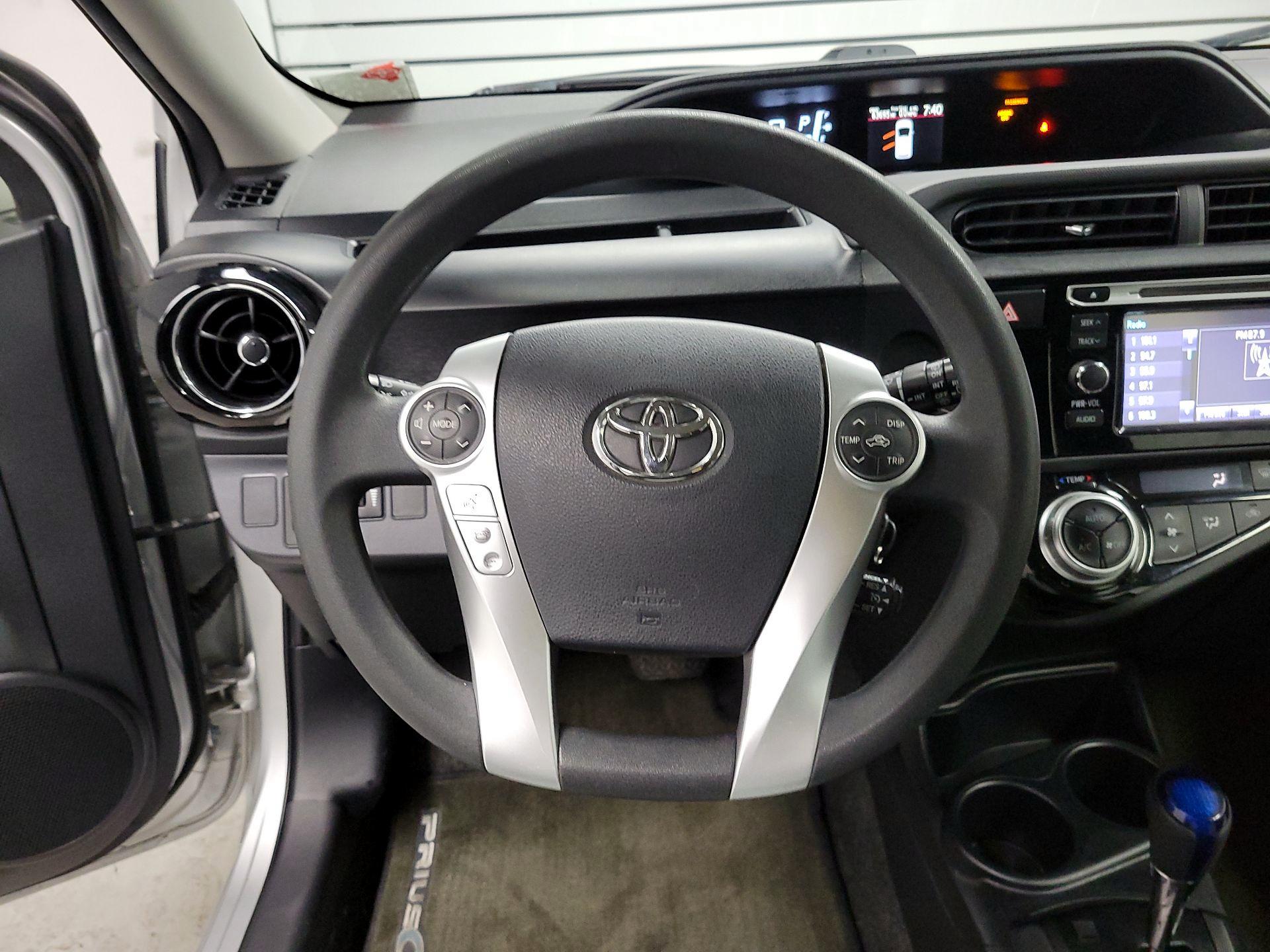 Thumbnail: 2016 Toyota Prius c - 10